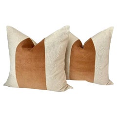 Coppia di pannelli classici in velluto color rame con cuscini in lino color avena