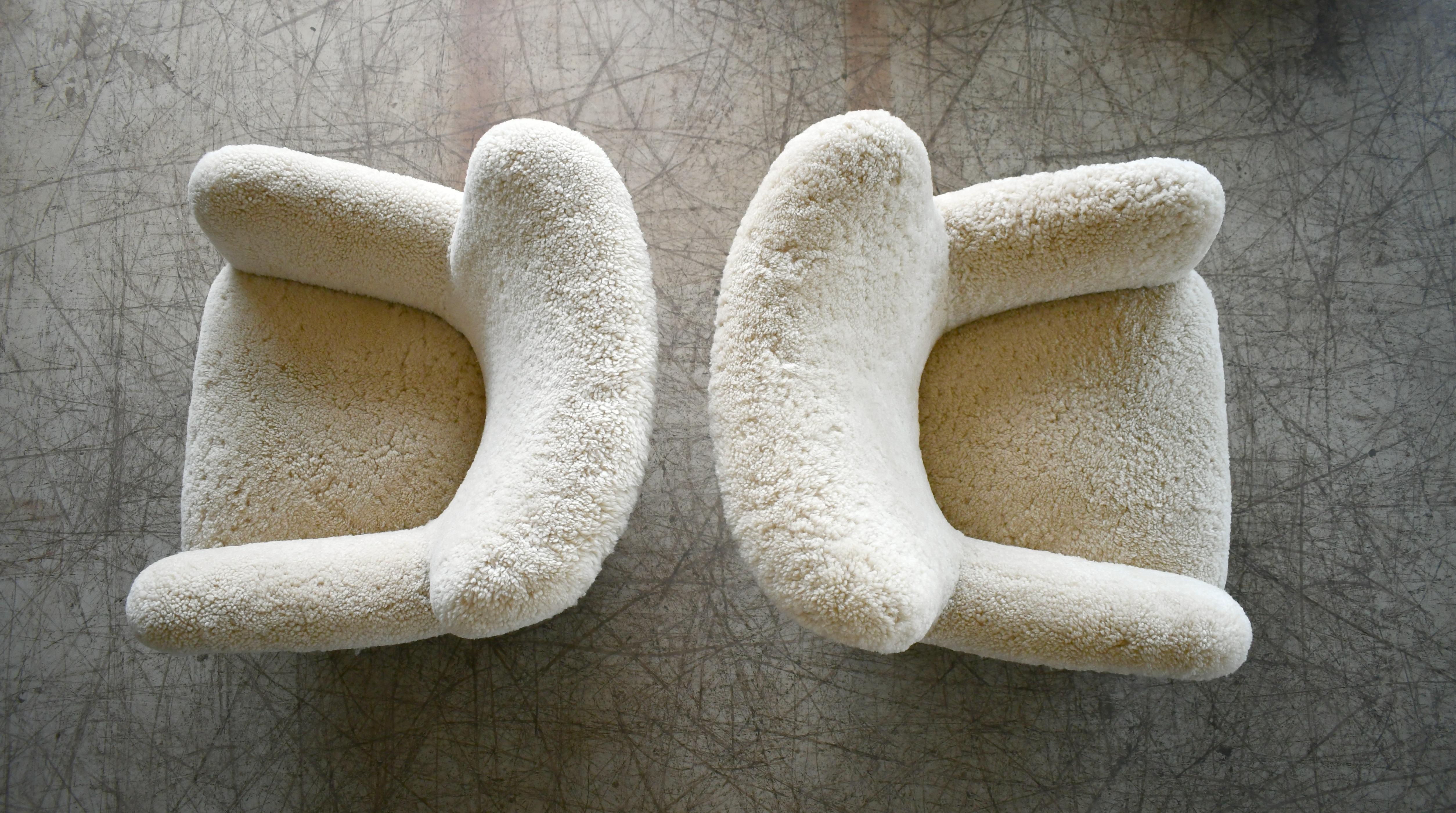 Pareja de sillones de salón o club clásicos estilo años 40 en shearling Siglo XXI y contemporáneo en venta