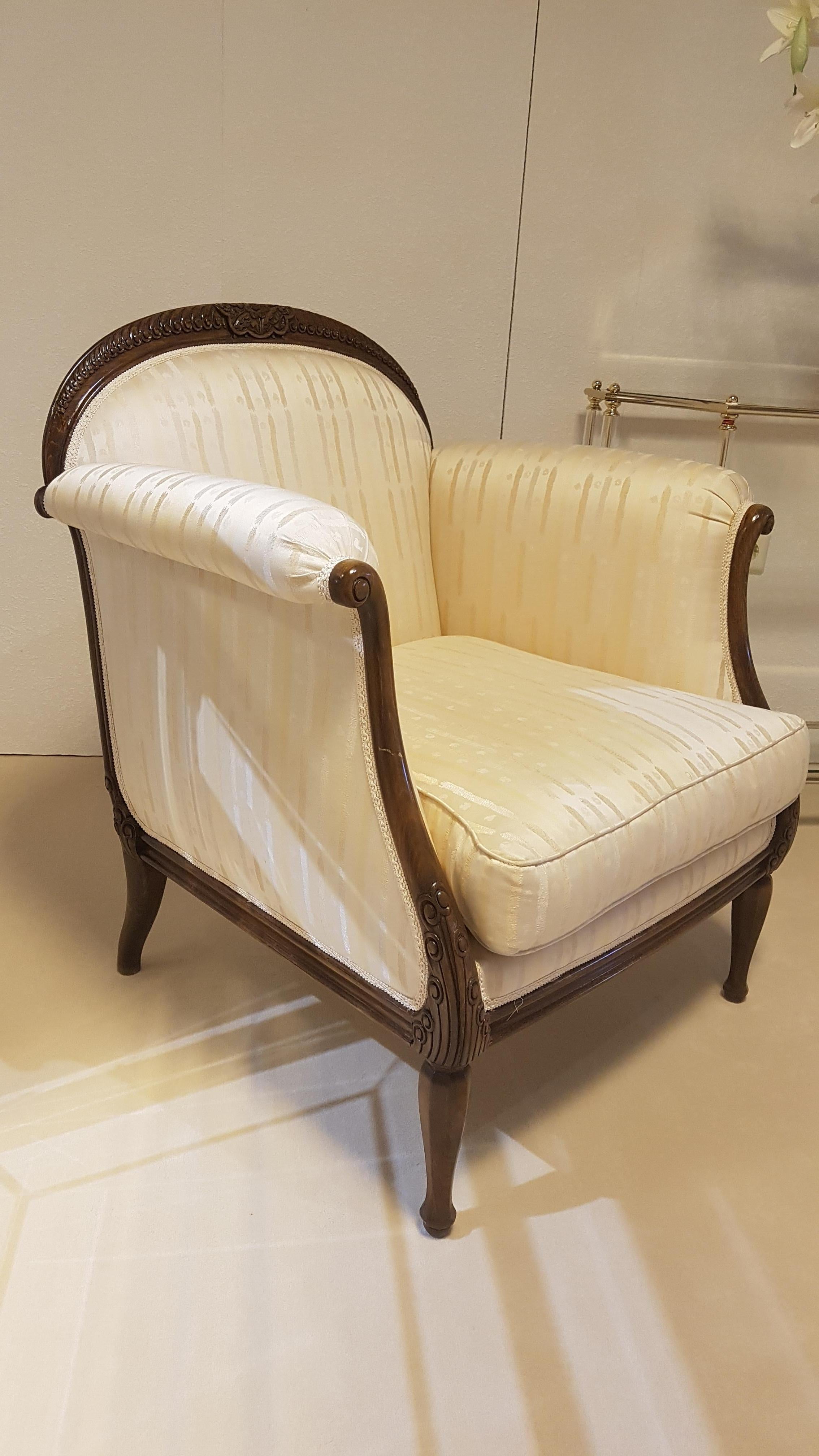 Jugendstil Pair of Classic Design Armchairs Crème White and Walnut For Sale