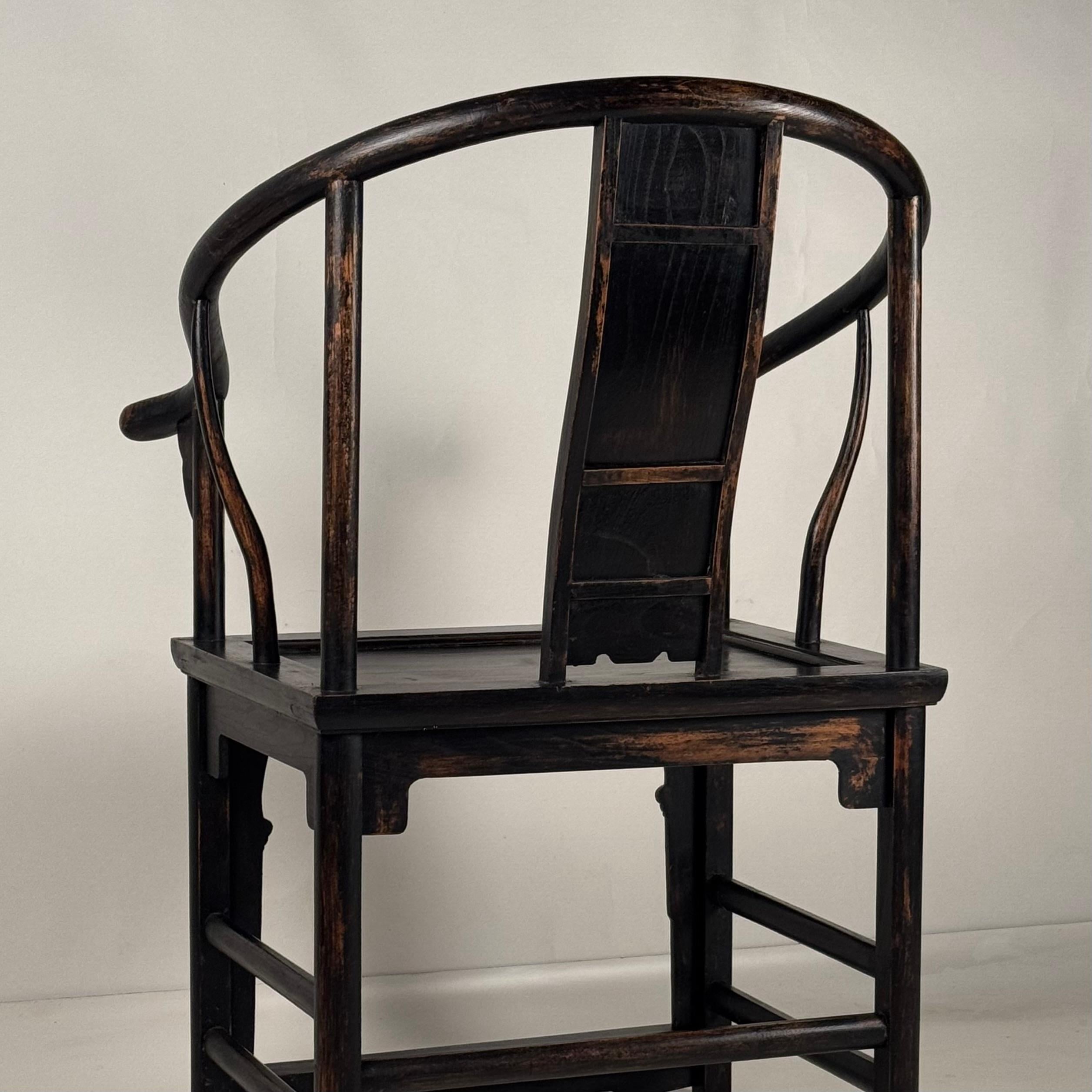 20ième siècle Paire de chaises d'appoint chinoises classiques en fer à cheval du début du 20e siècle en vente
