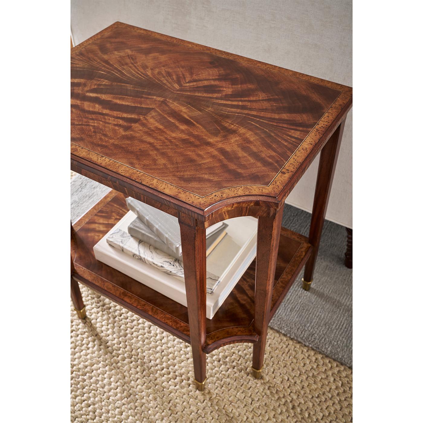 Vietnamien Paire de tables d'appoint Classic en vente