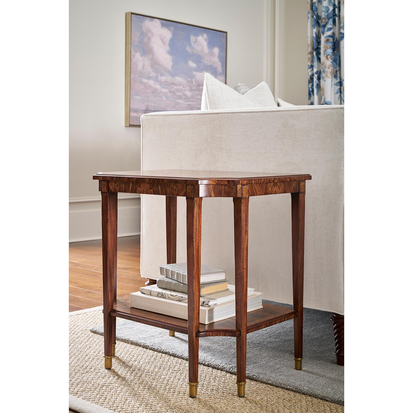 Paire de tables d'appoint Classic Neuf - En vente à Westwood, NJ