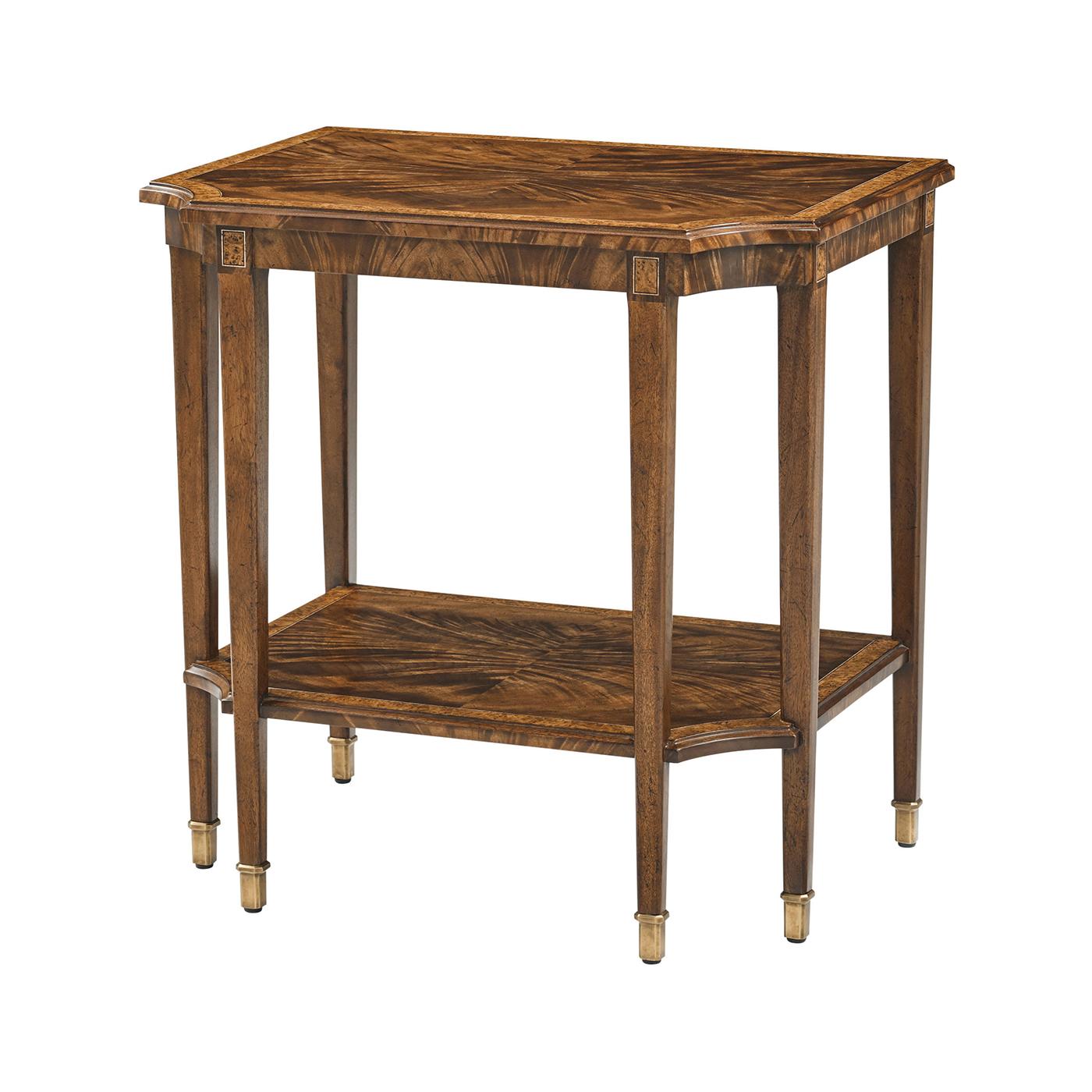 Bois Paire de tables d'appoint Classic en vente