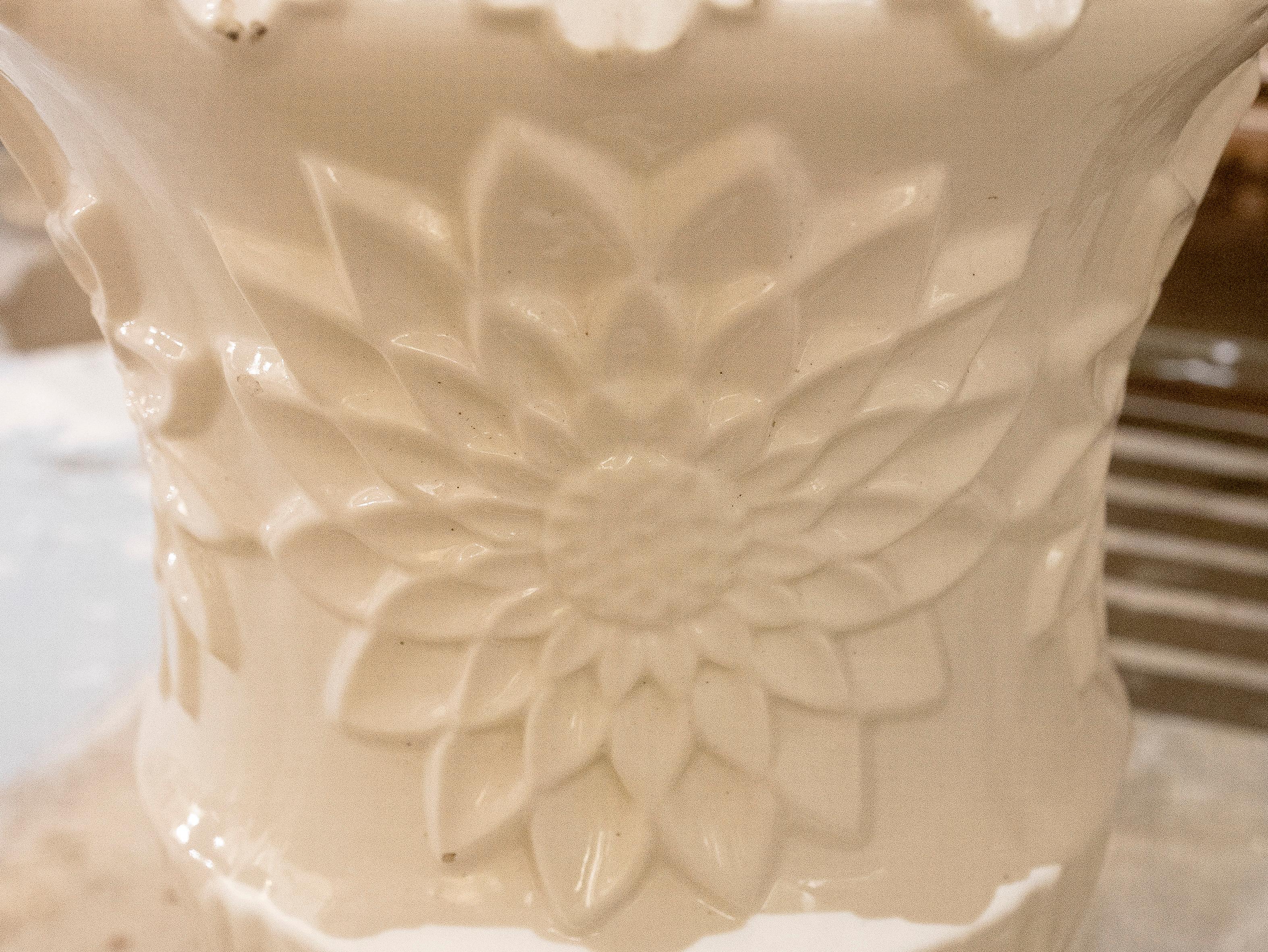 Paar Classic Blumentöpfe aus glasierter Keramik in weißer Farbe im Angebot 4