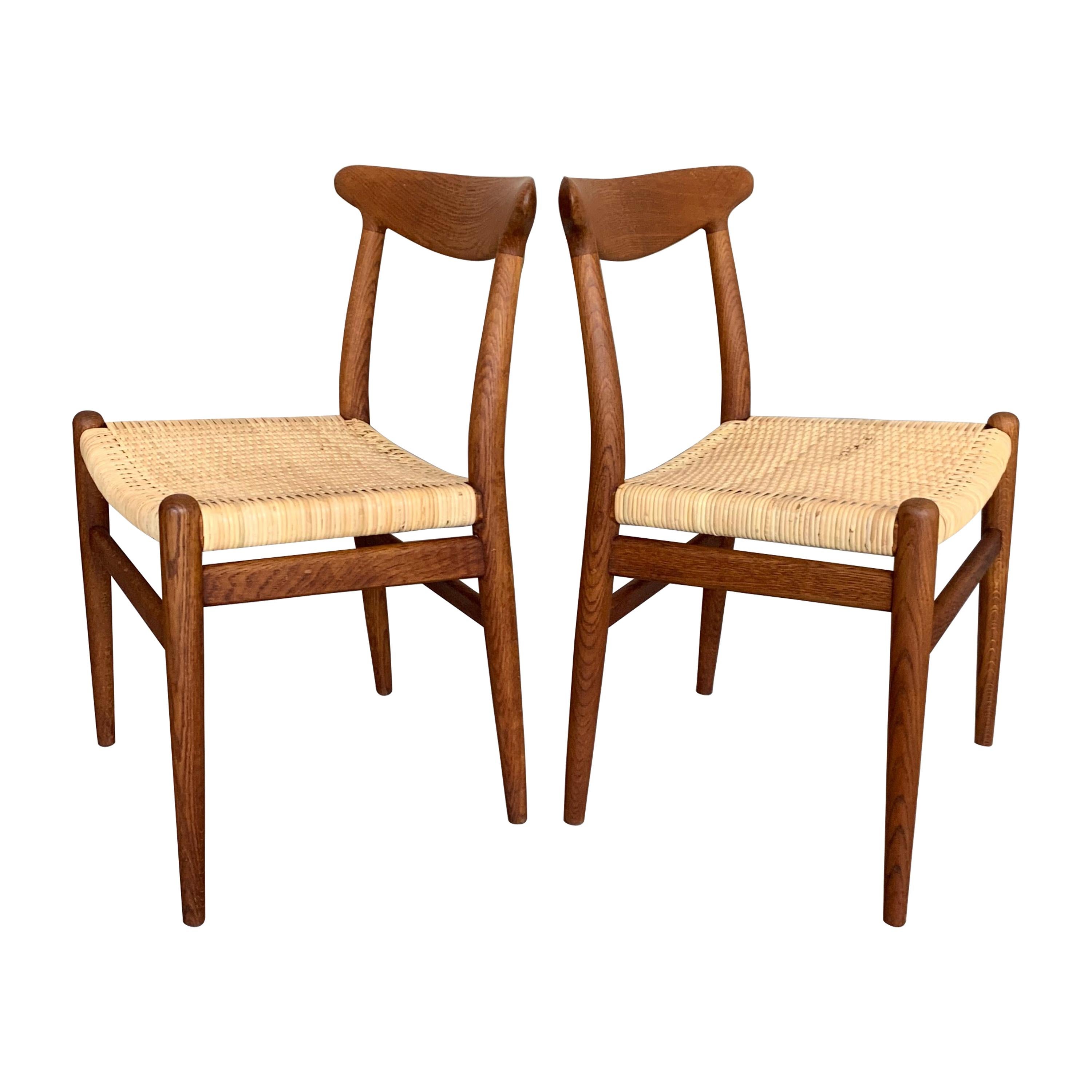 Pair of Classic Hans Wegner Side Chairs in Oak