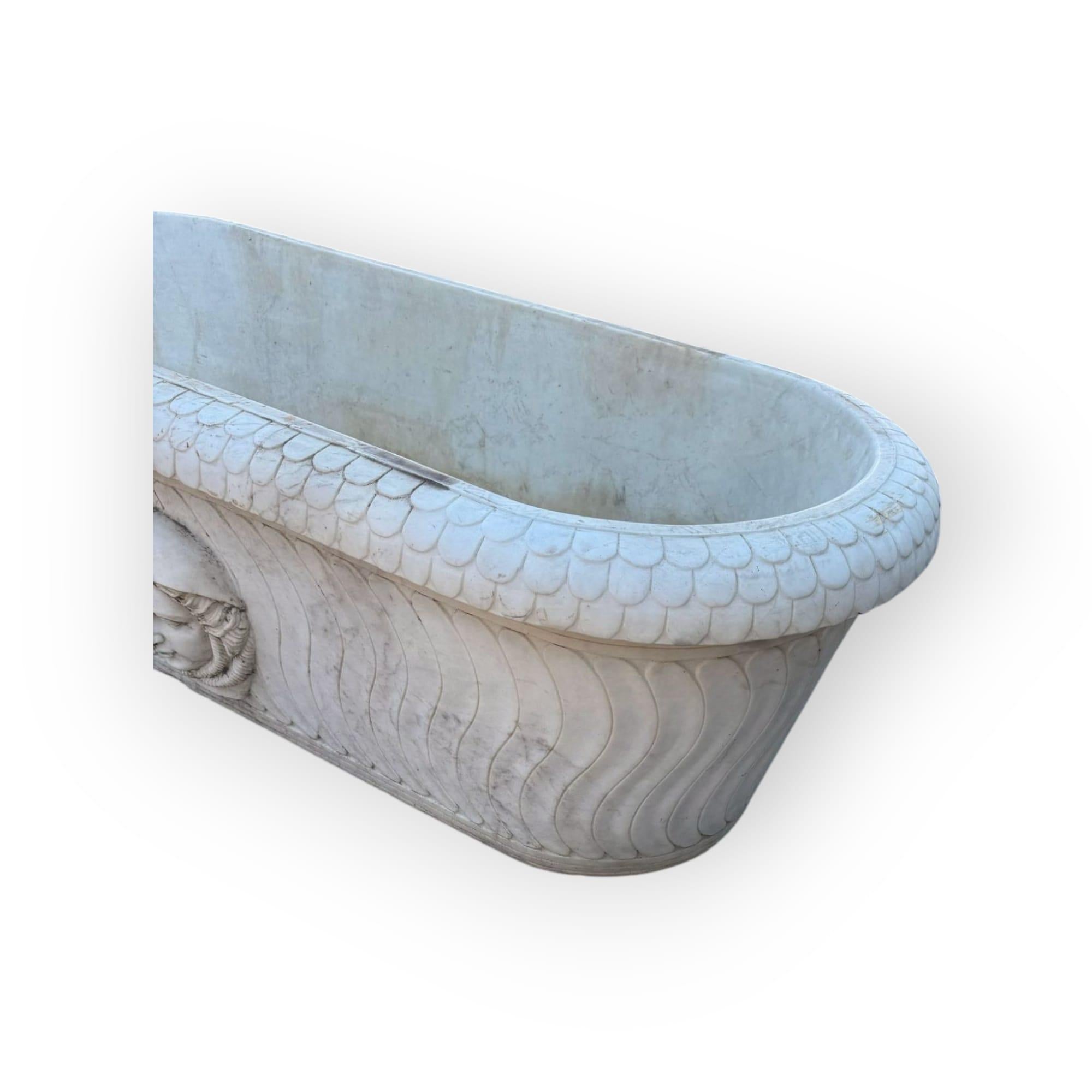 Coppia di vasche da bagno classiche in marmo italiano - XX secolo in vendita 6