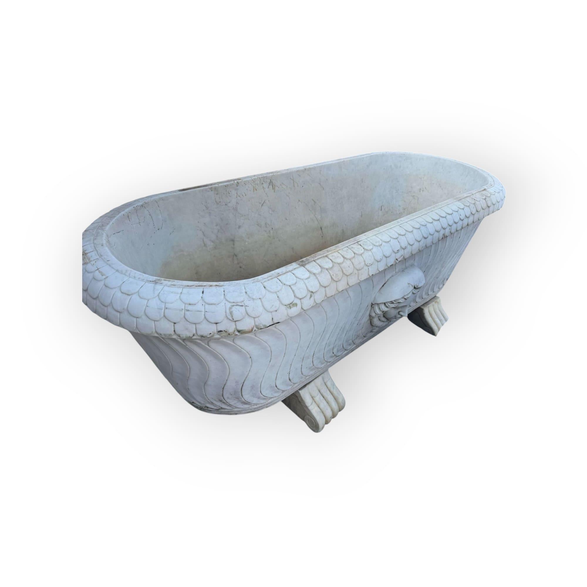 Coppia di vasche da bagno classiche in marmo italiano - XX secolo in vendita 7