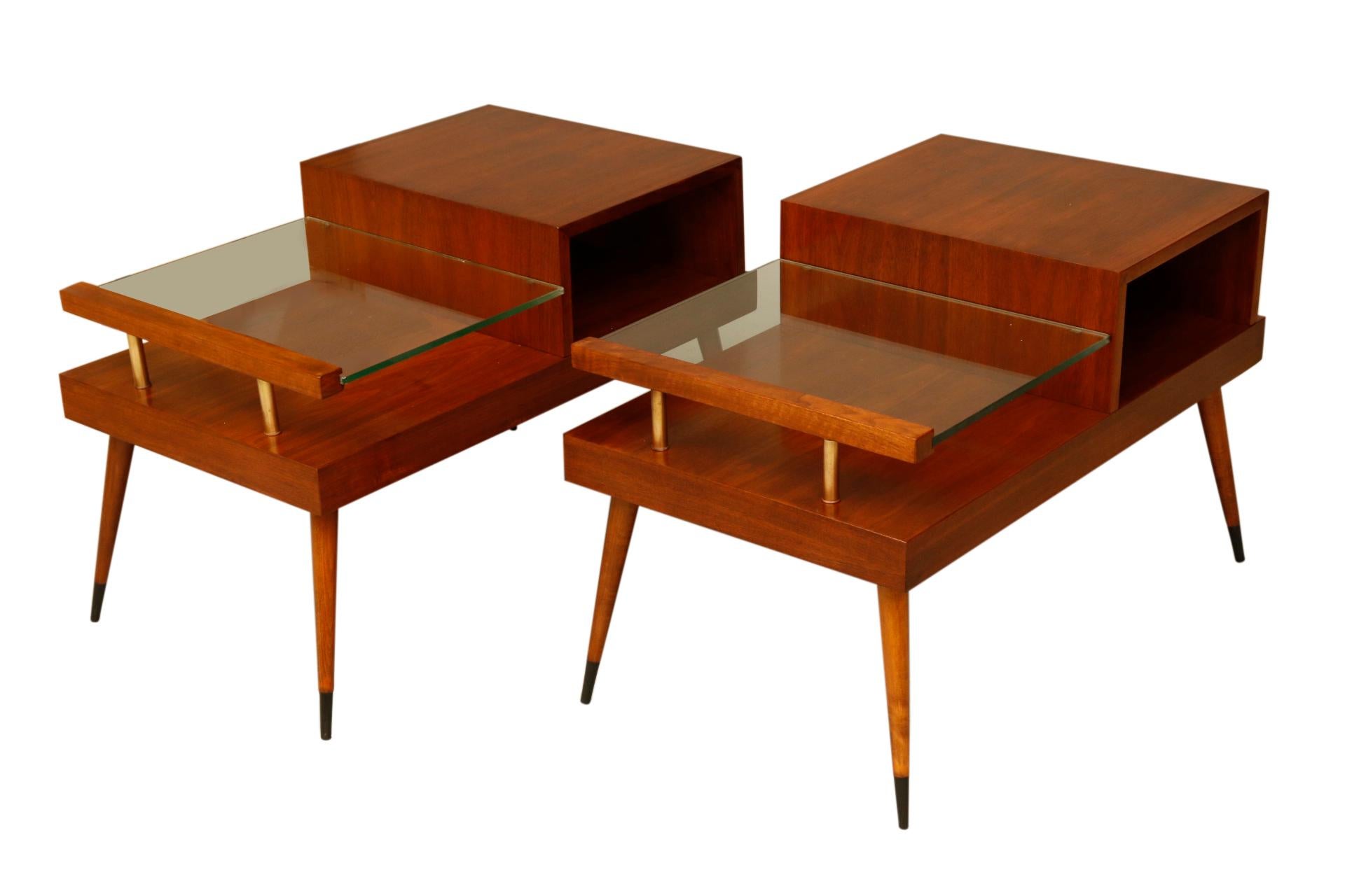Mid-Century Modern Pair of Classic Mid-Century End Tables For Sale
