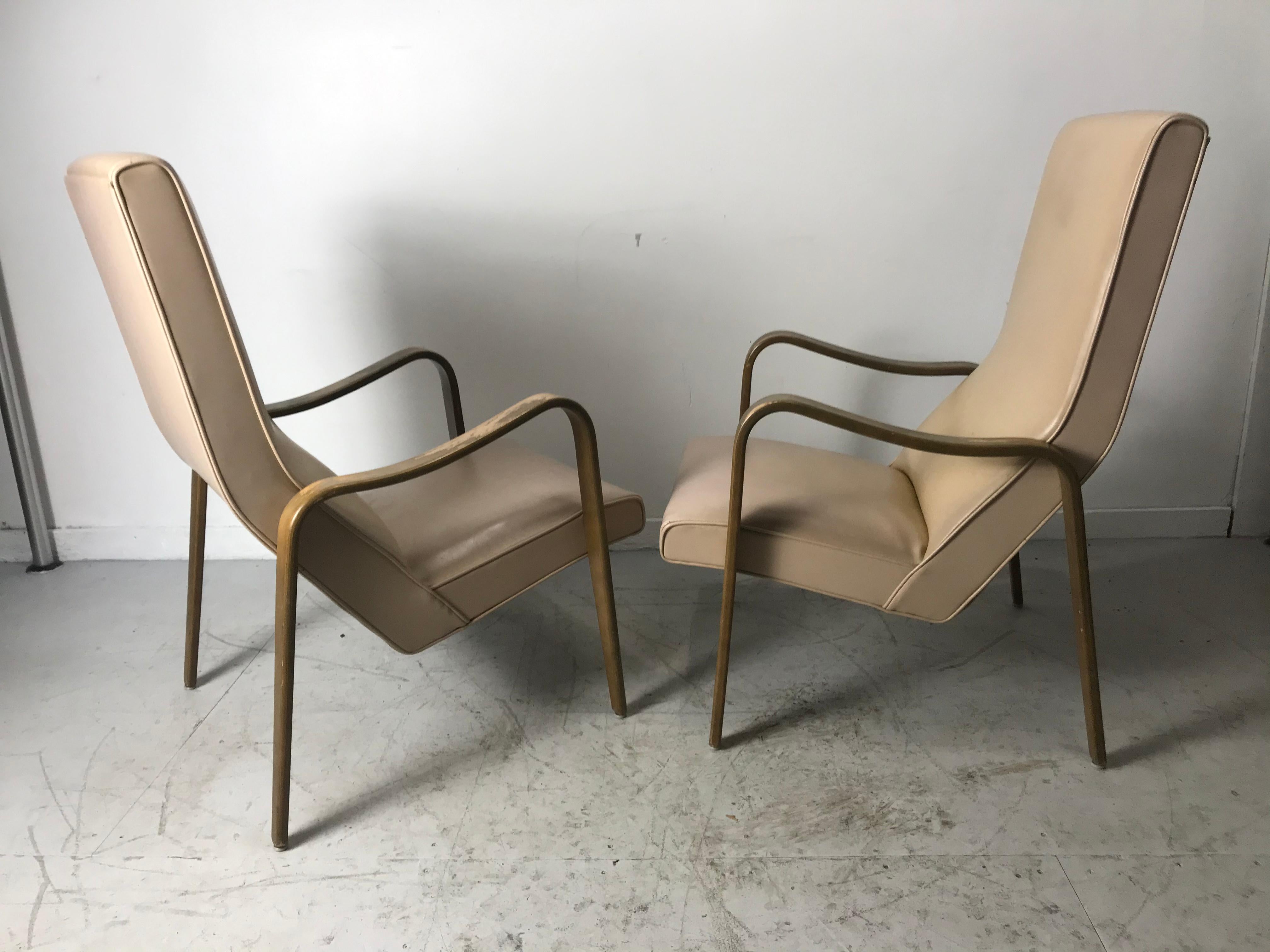 Pair of Classic Mid-Century Modern Bentwood Lounge Chairs by Thonet For Sale 5