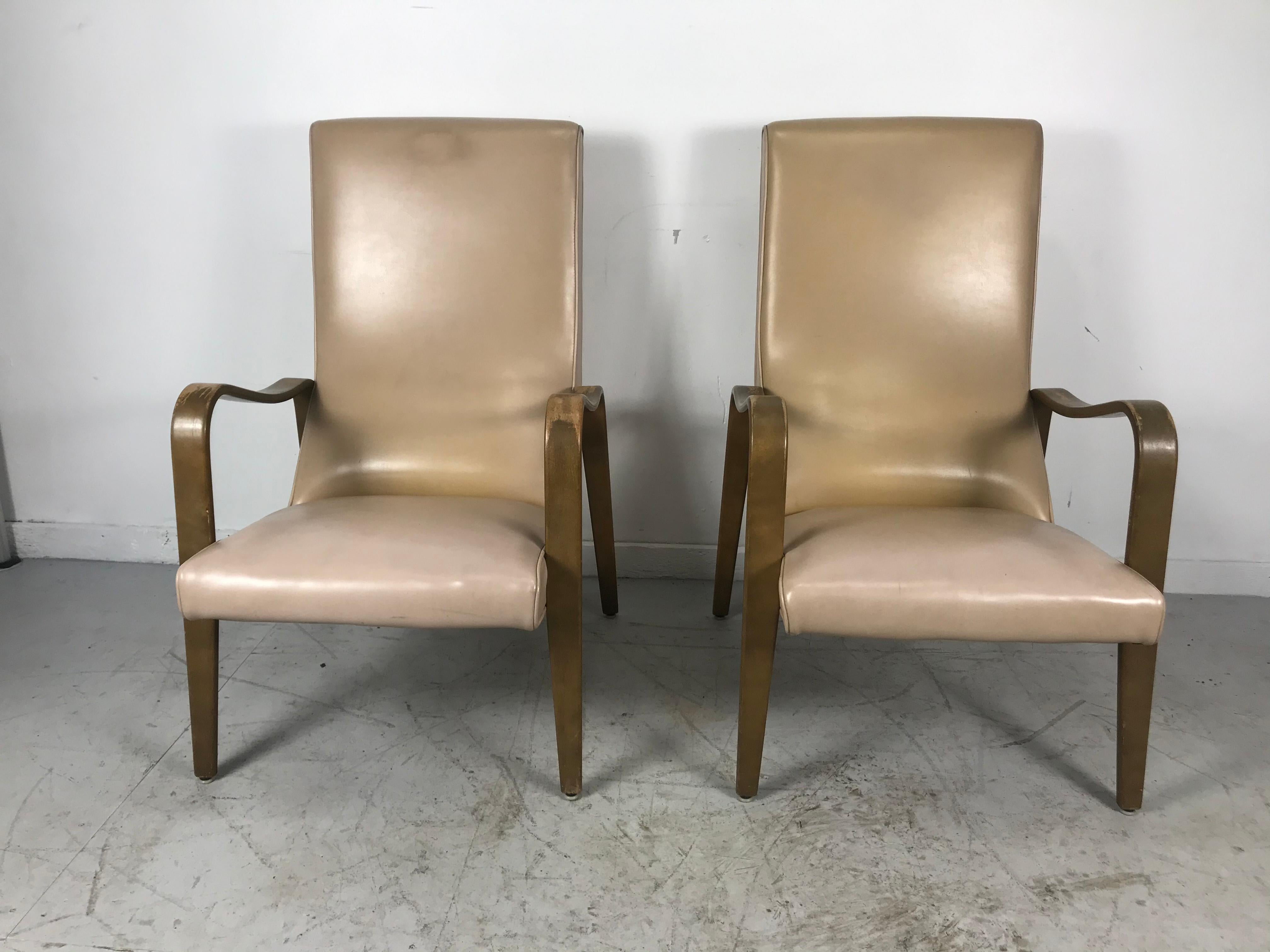 American Pair of Classic Mid-Century Modern Bentwood Lounge Chairs by Thonet For Sale