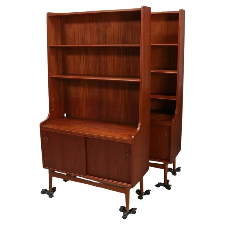 Pair of Classic Mid Century Teak Bookcases For Sale at 1stDibs