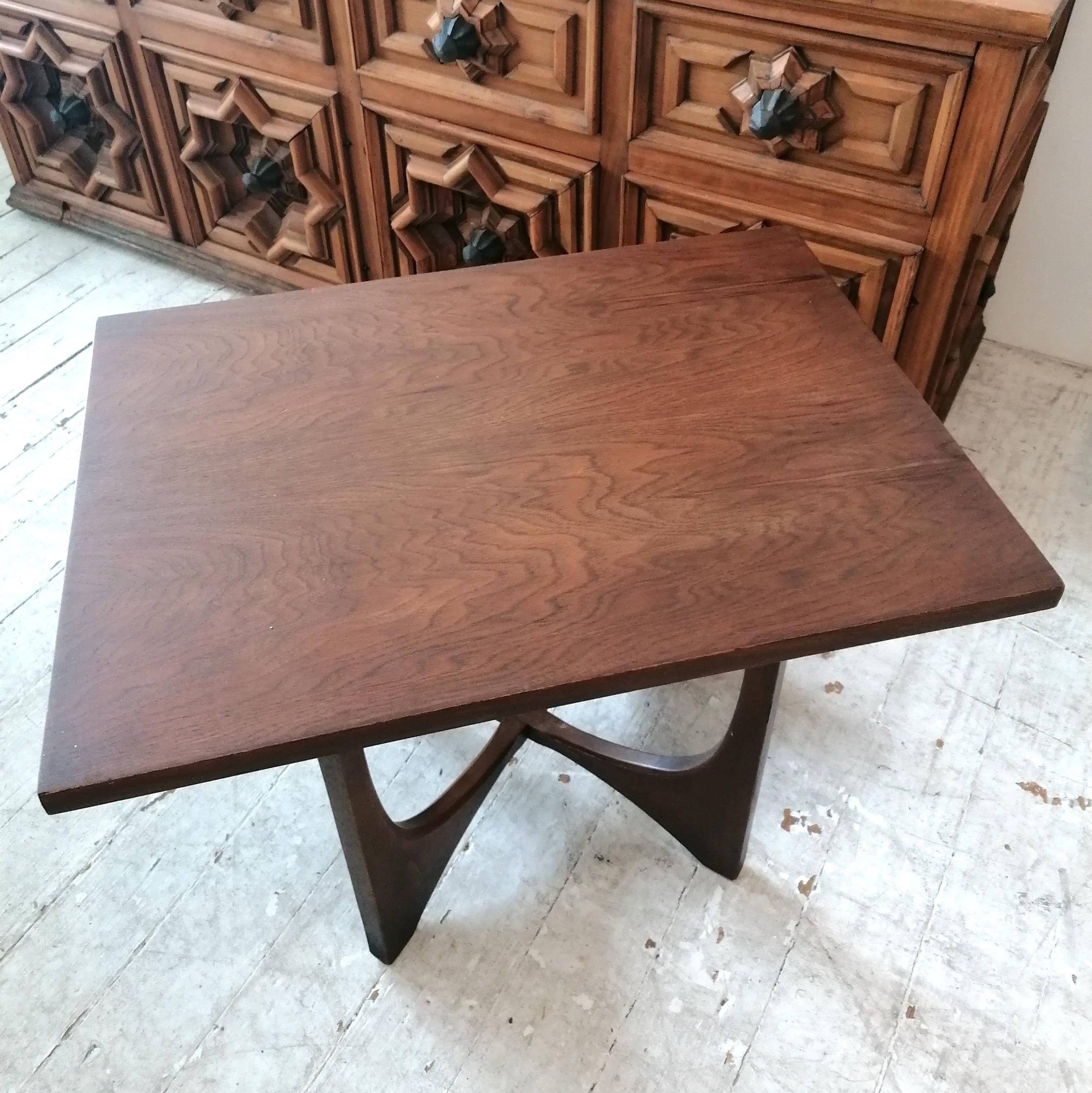 Pair of classic midcentury Broyhill Brasilia walnut side / end tables, USA 1960s 6