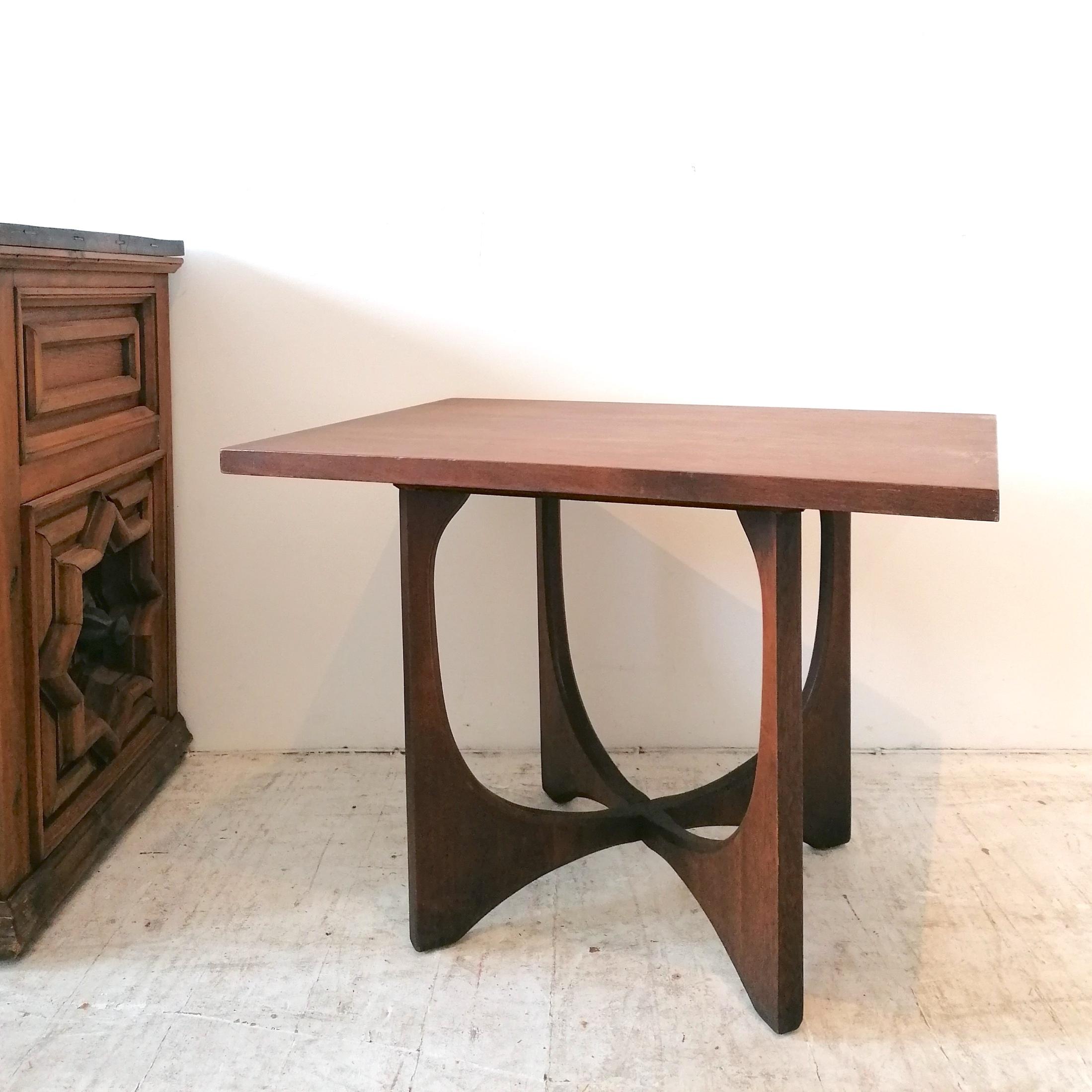 Pair of classic midcentury Broyhill Brasilia walnut side / end tables, USA 1960s For Sale 6