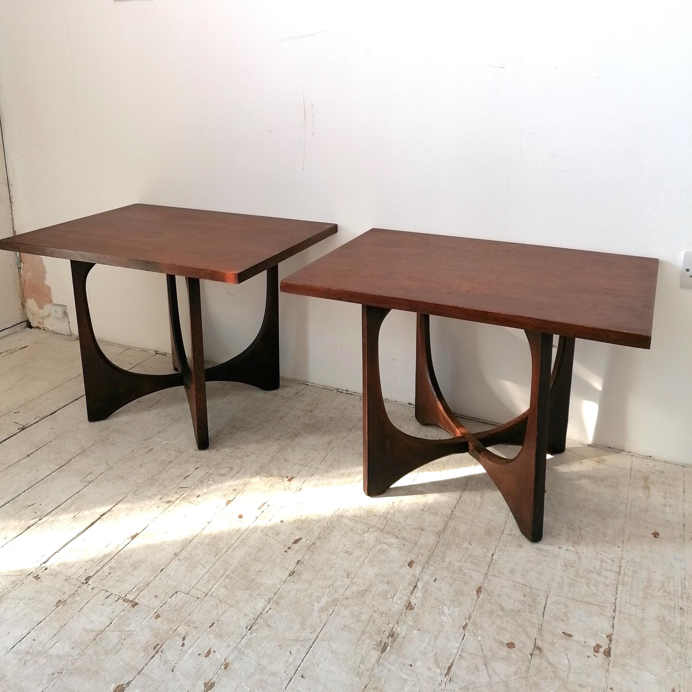 A pair of classic midcentury Broyhill 'Brasilia' walnut side tables, USA 1960s. In good vintage condition, ie a slight amount of wear, commensurate with age.

The Brasilia range was inspired by the architecture of the city of Brasilia by 1950s