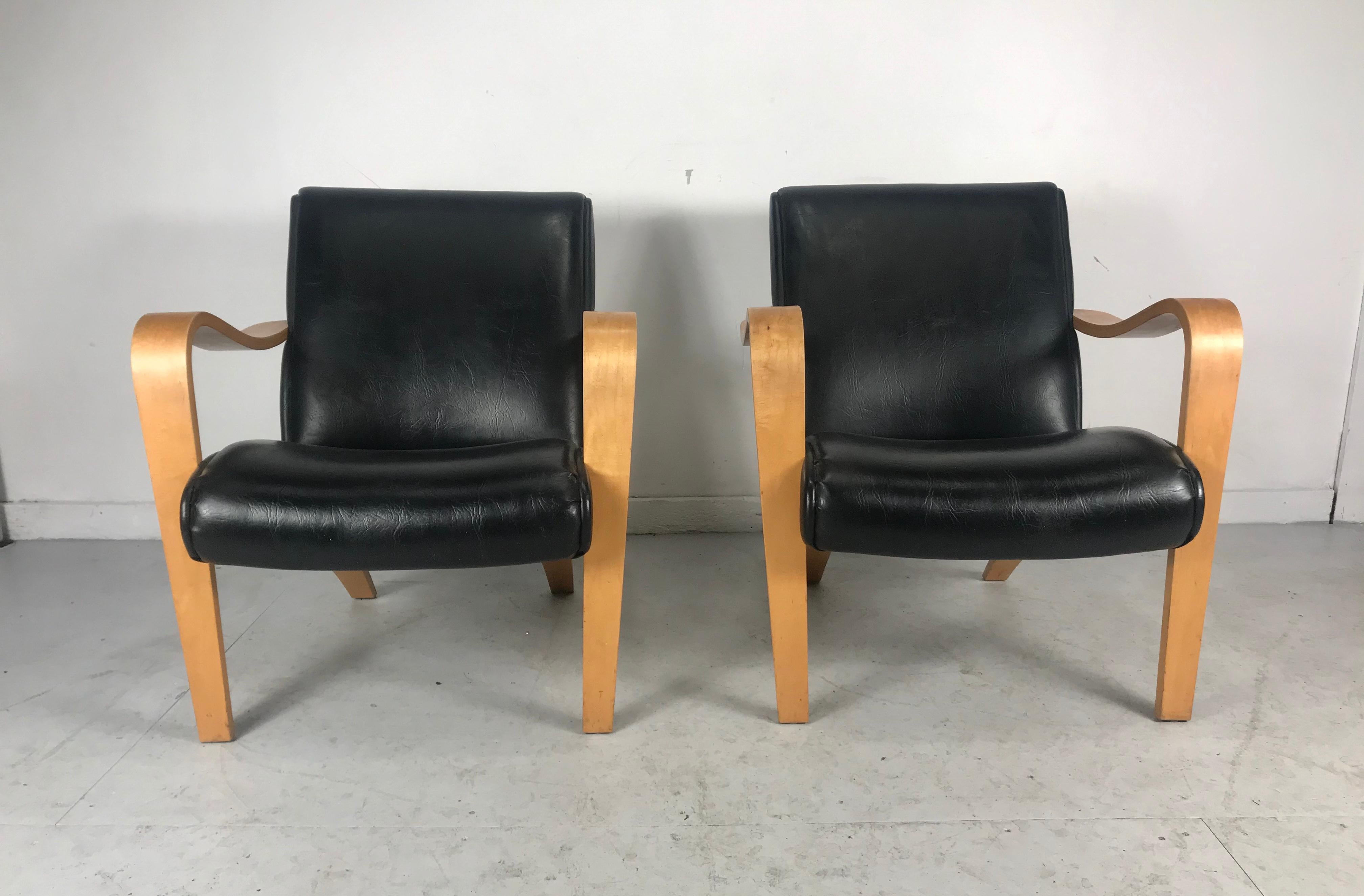 American Pair of Classic Modernist Bent Plywood Arm Lounge Chairs by Thonet