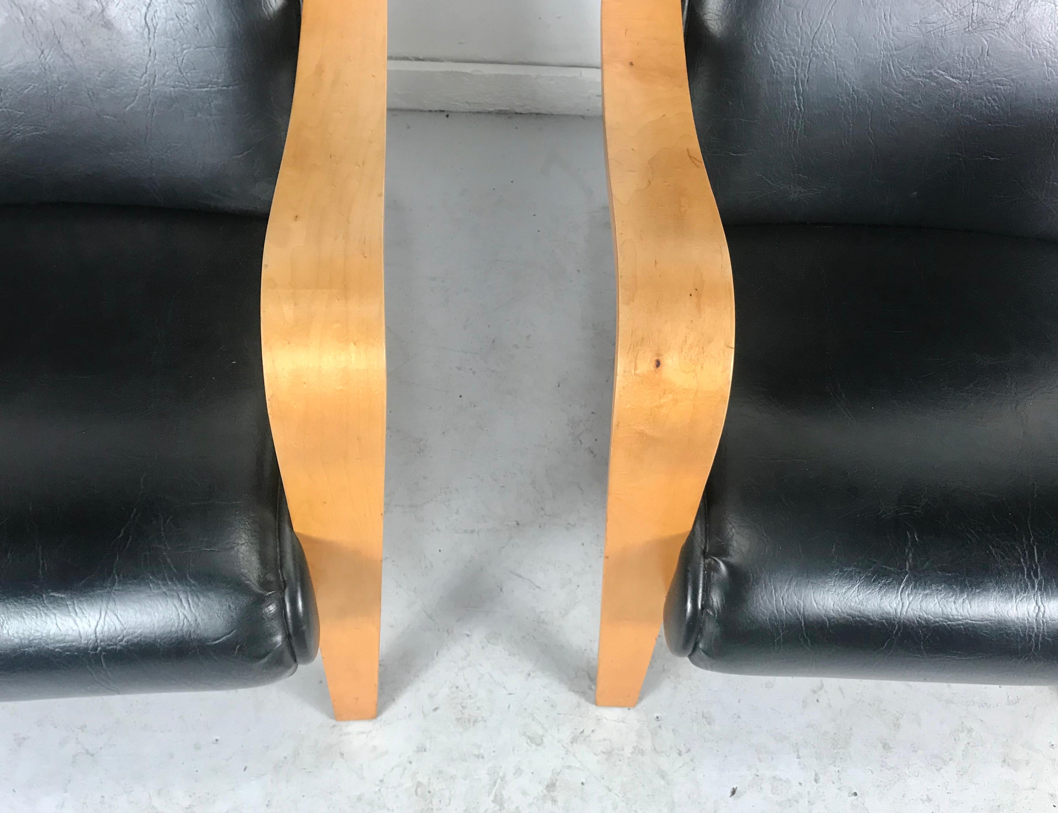 Pair of Classic Modernist Bent Plywood Arm Lounge Chairs by Thonet In Good Condition In Buffalo, NY