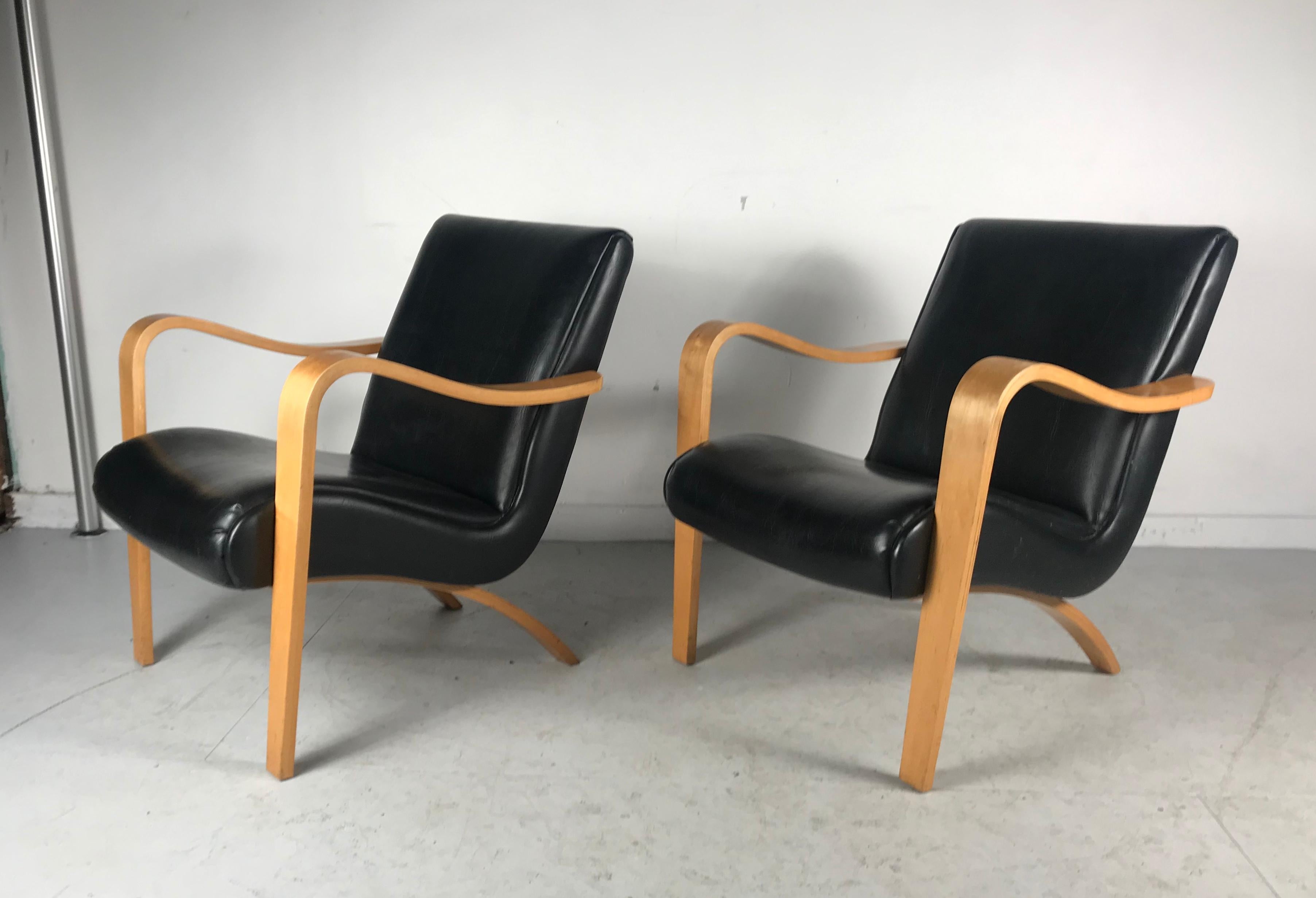 Pair of Classic Modernist Bent Plywood Arm Lounge Chairs by Thonet 2