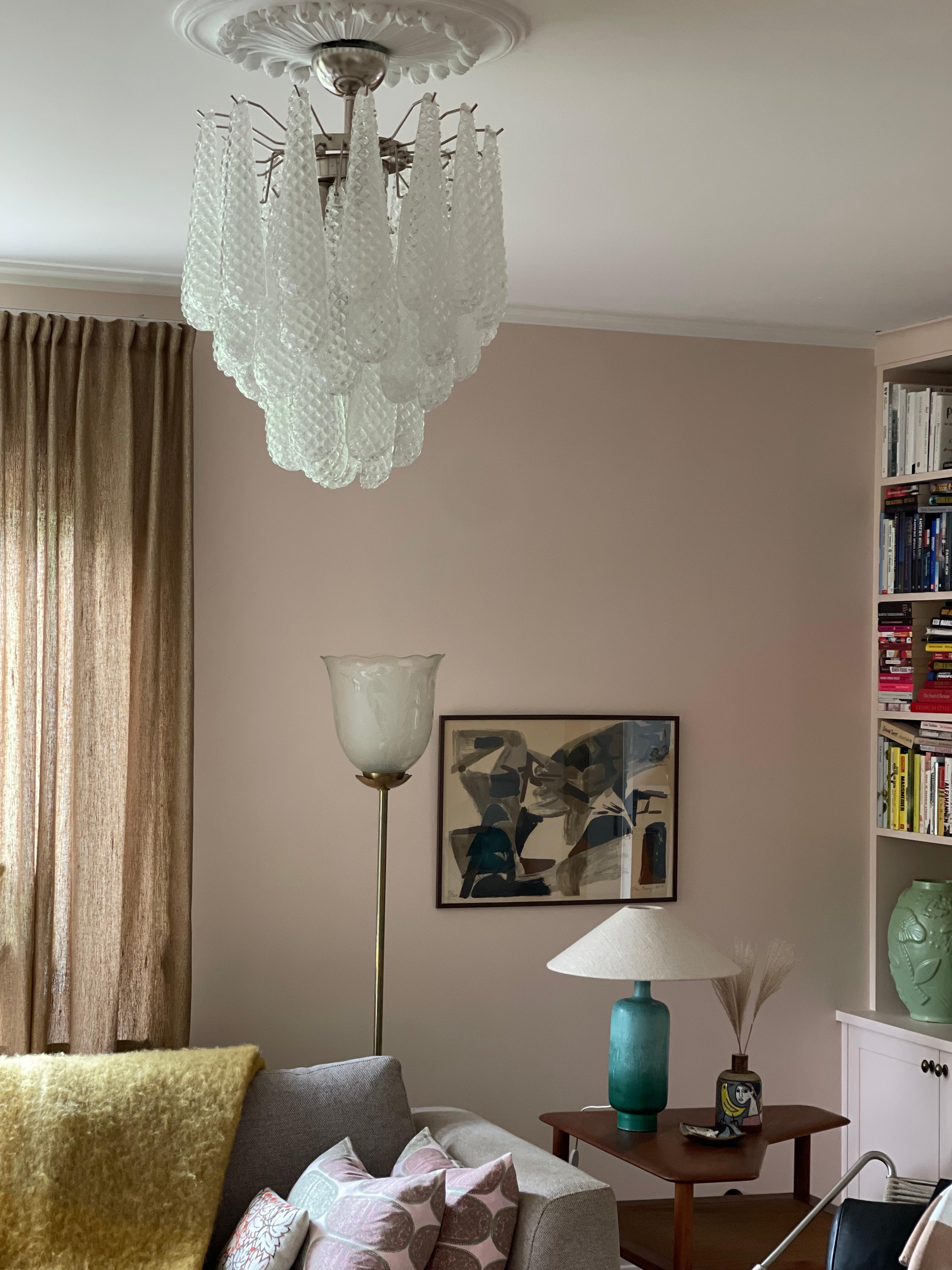 Coppia di lampadari classici di Murano di piccole dimensioni (altezza totale 27,6
