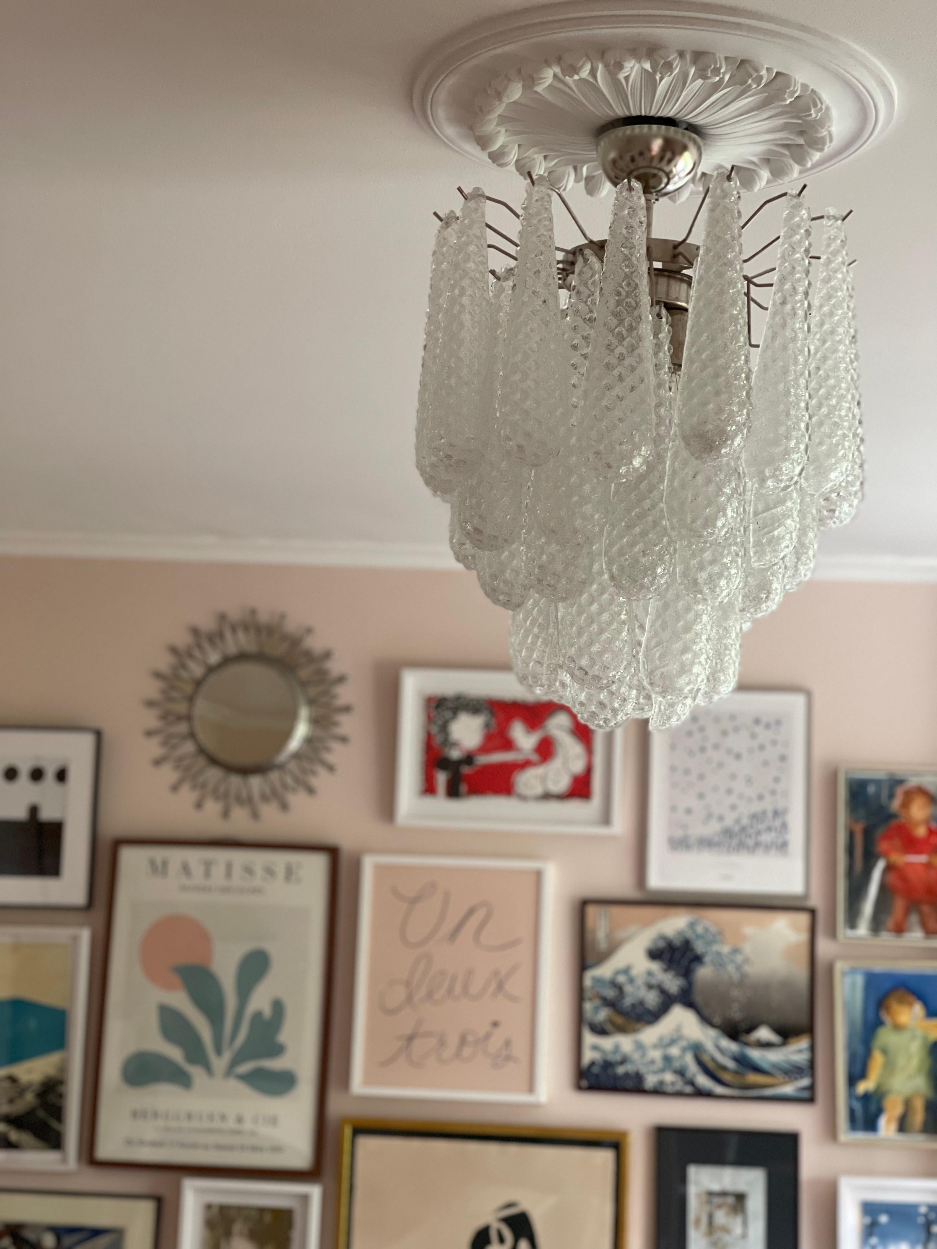 Coppia di lampadari classici di Murano di piccole dimensioni (altezza totale 27,6