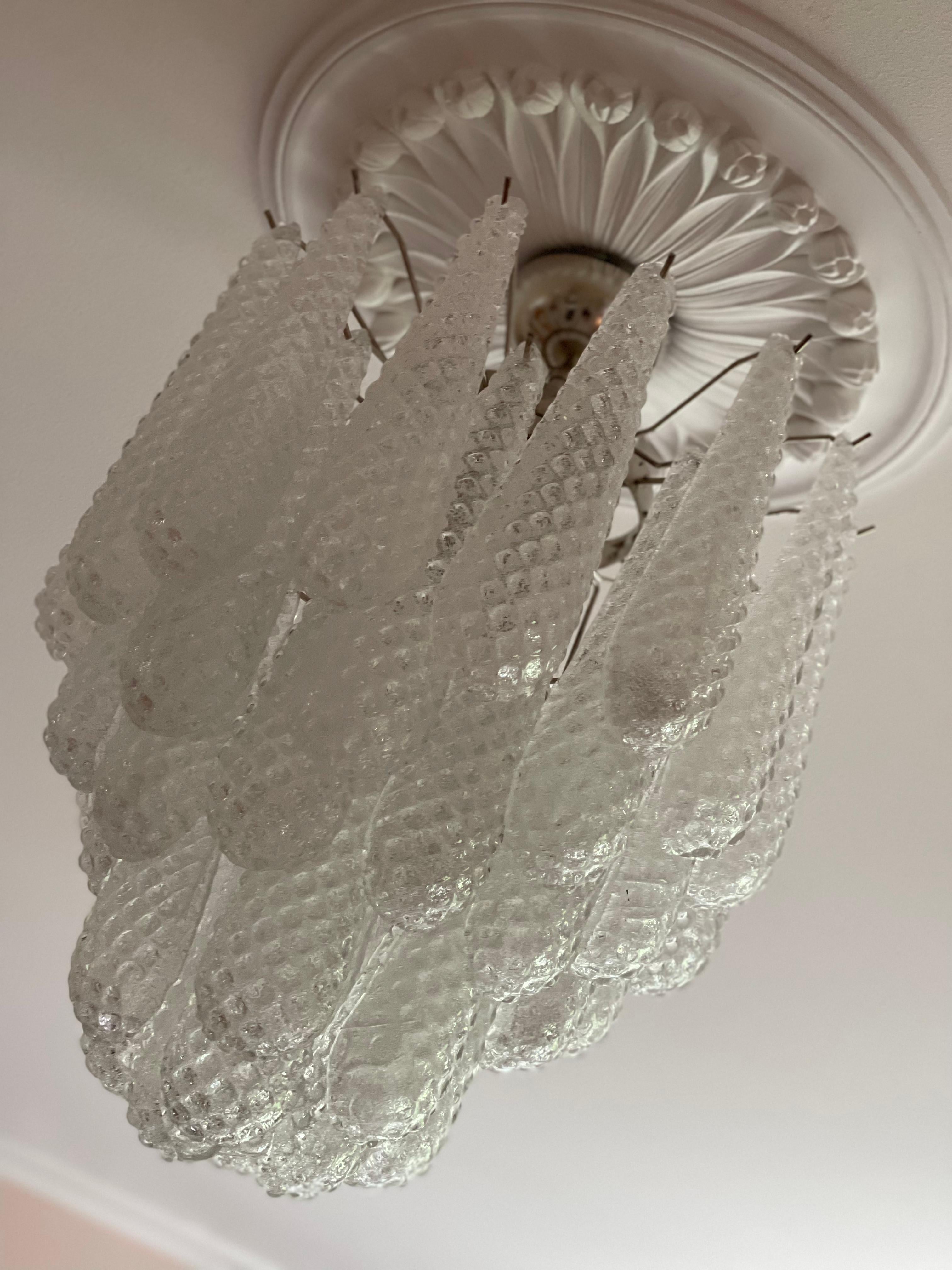 Coppia di lampadari classici di Murano di piccole dimensioni (altezza totale 27,6