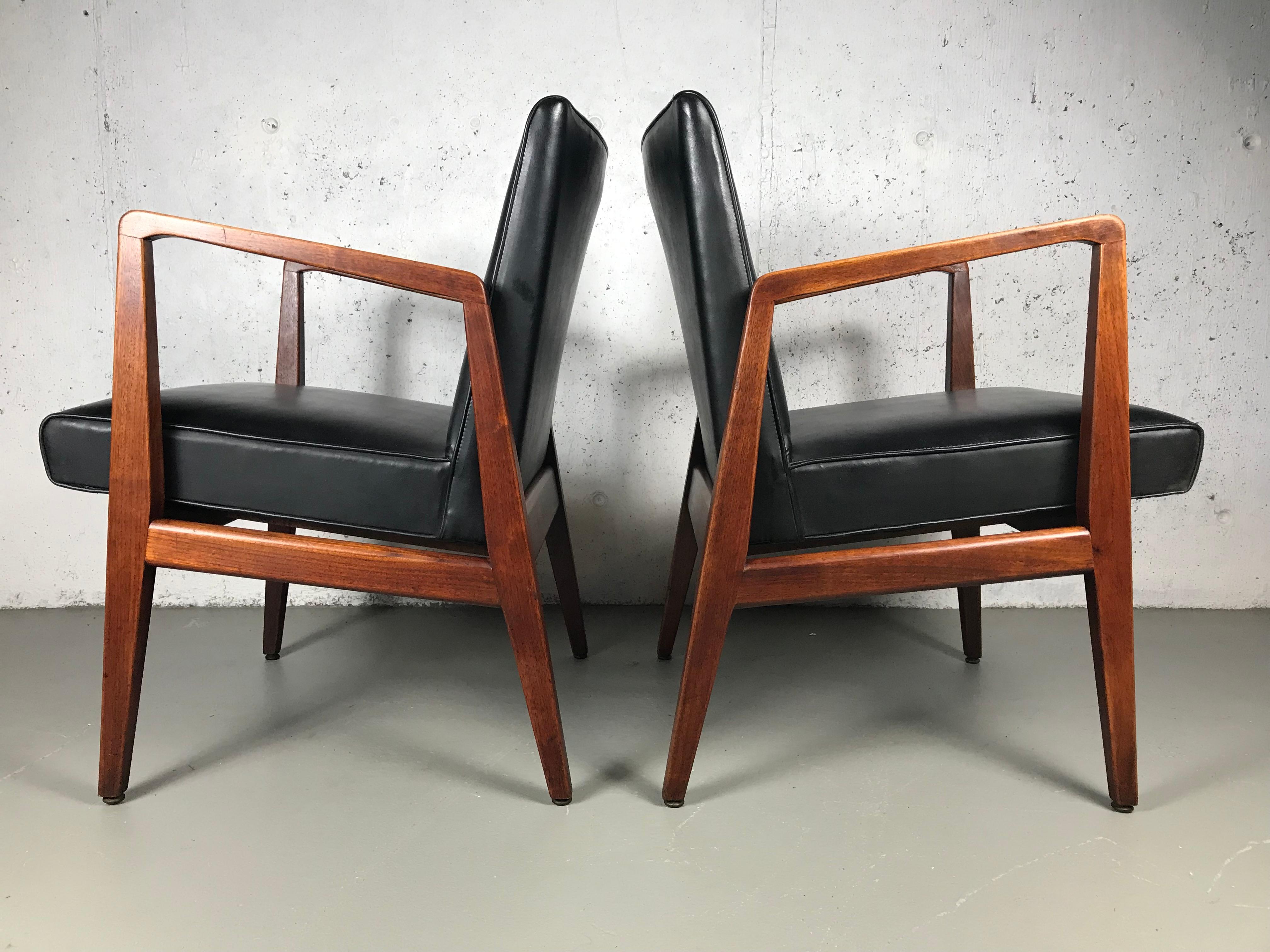 Pair of Classic Occasional Lounge Chairs by Jens Risom 6