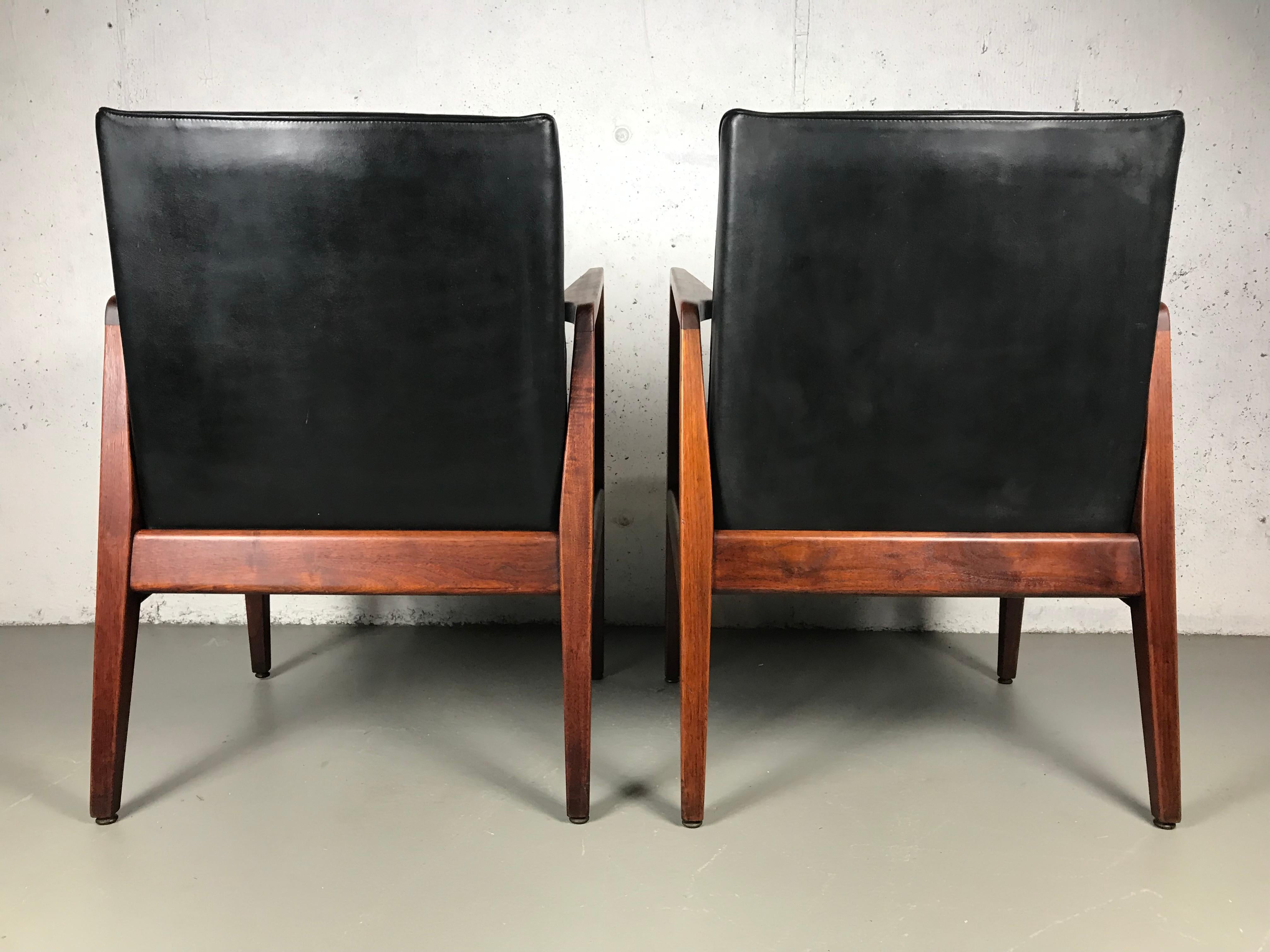 Pair of Classic Occasional Lounge Chairs by Jens Risom 8