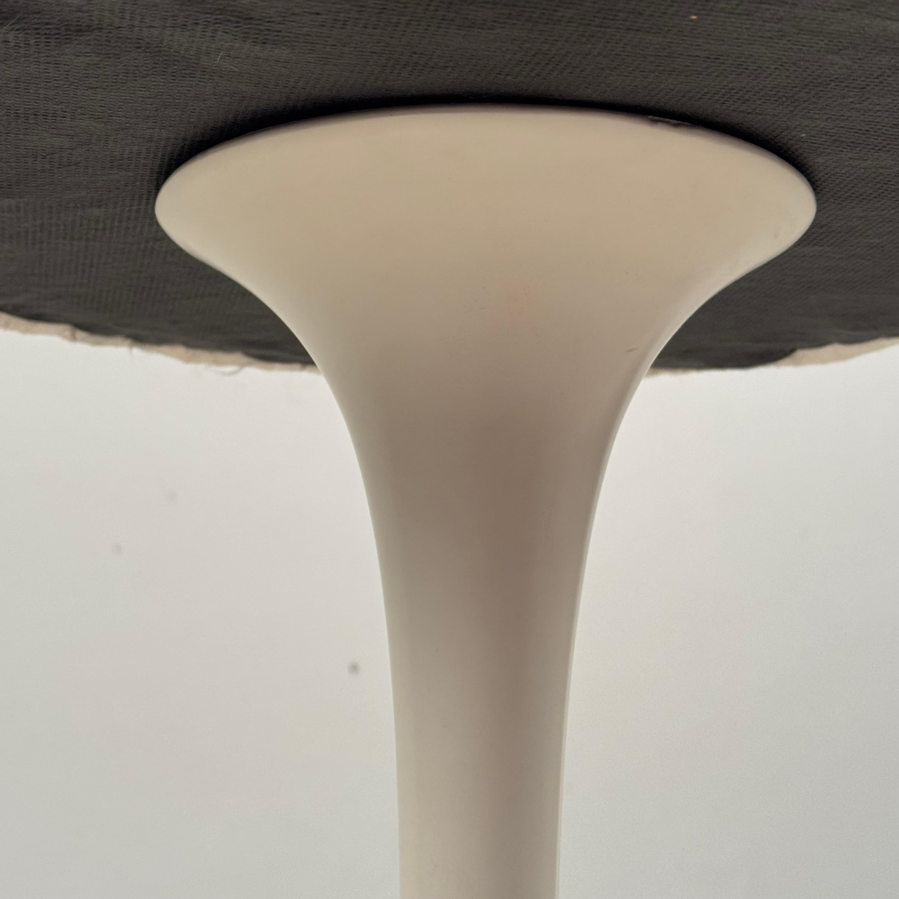 Pareja de taburetes clásicos originales Tulipán de Eero Saarinen para Knoll Moldeado en venta