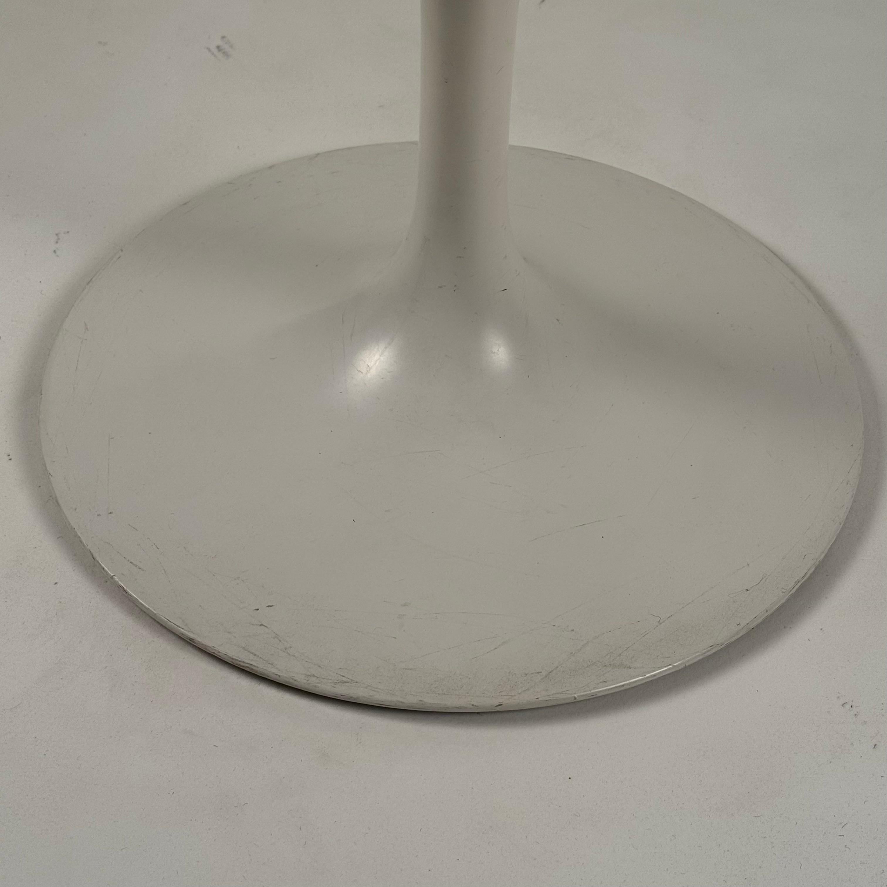 Pareja de taburetes clásicos originales Tulipán de Eero Saarinen para Knoll en Bueno estado para la venta en Los Angeles, CA