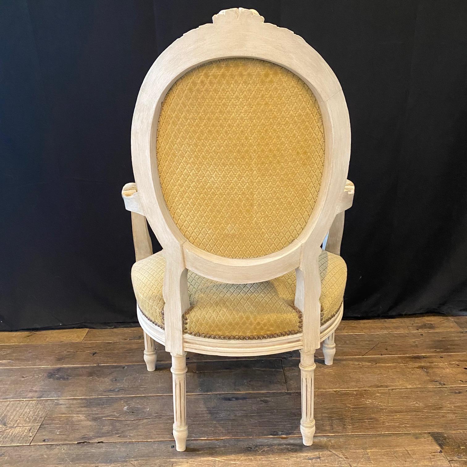 Pair of Classic Painted French Carved Louis XVI Arm Chairs or Fauteuils In Good Condition In Hopewell, NJ