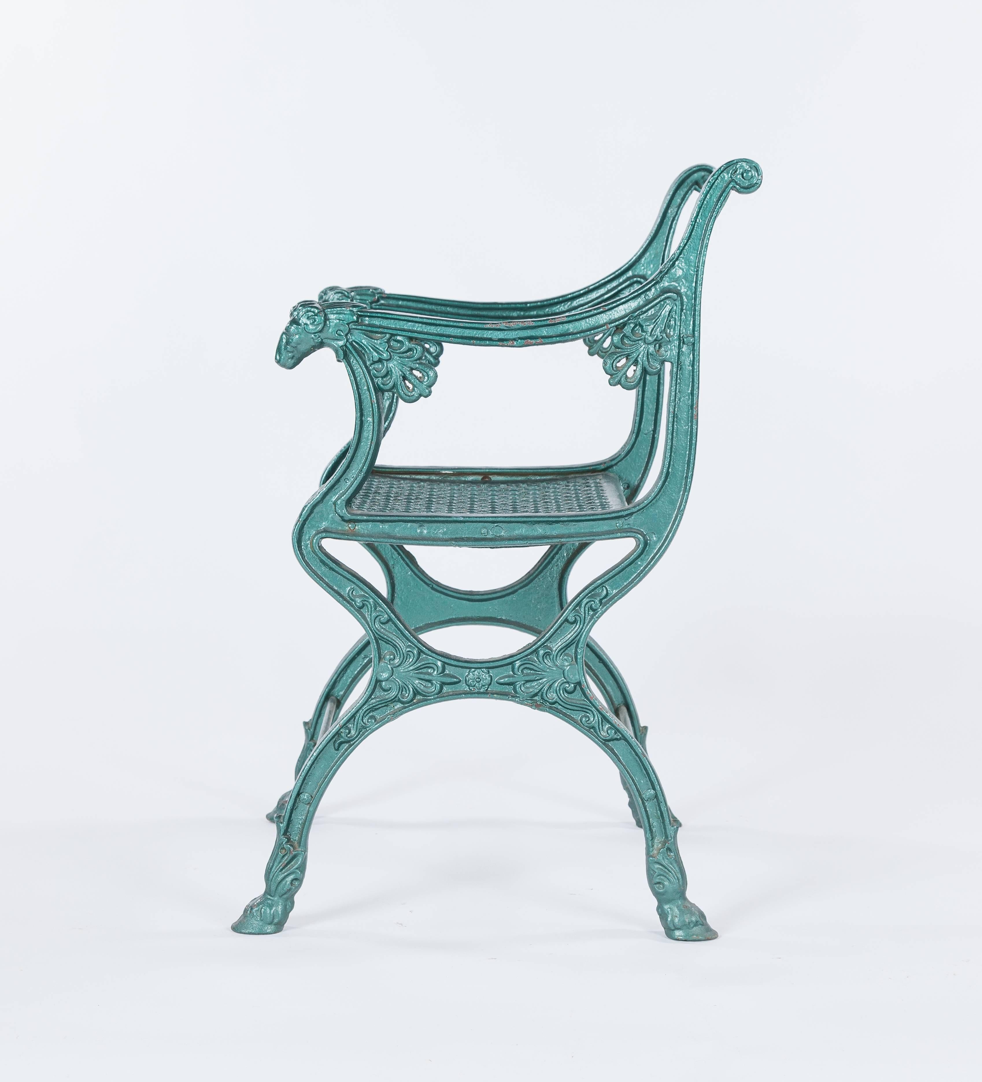 Classical Roman Pair of Classic Roman-Style English Cast Iron Garden Chairs, 19th Century For Sale