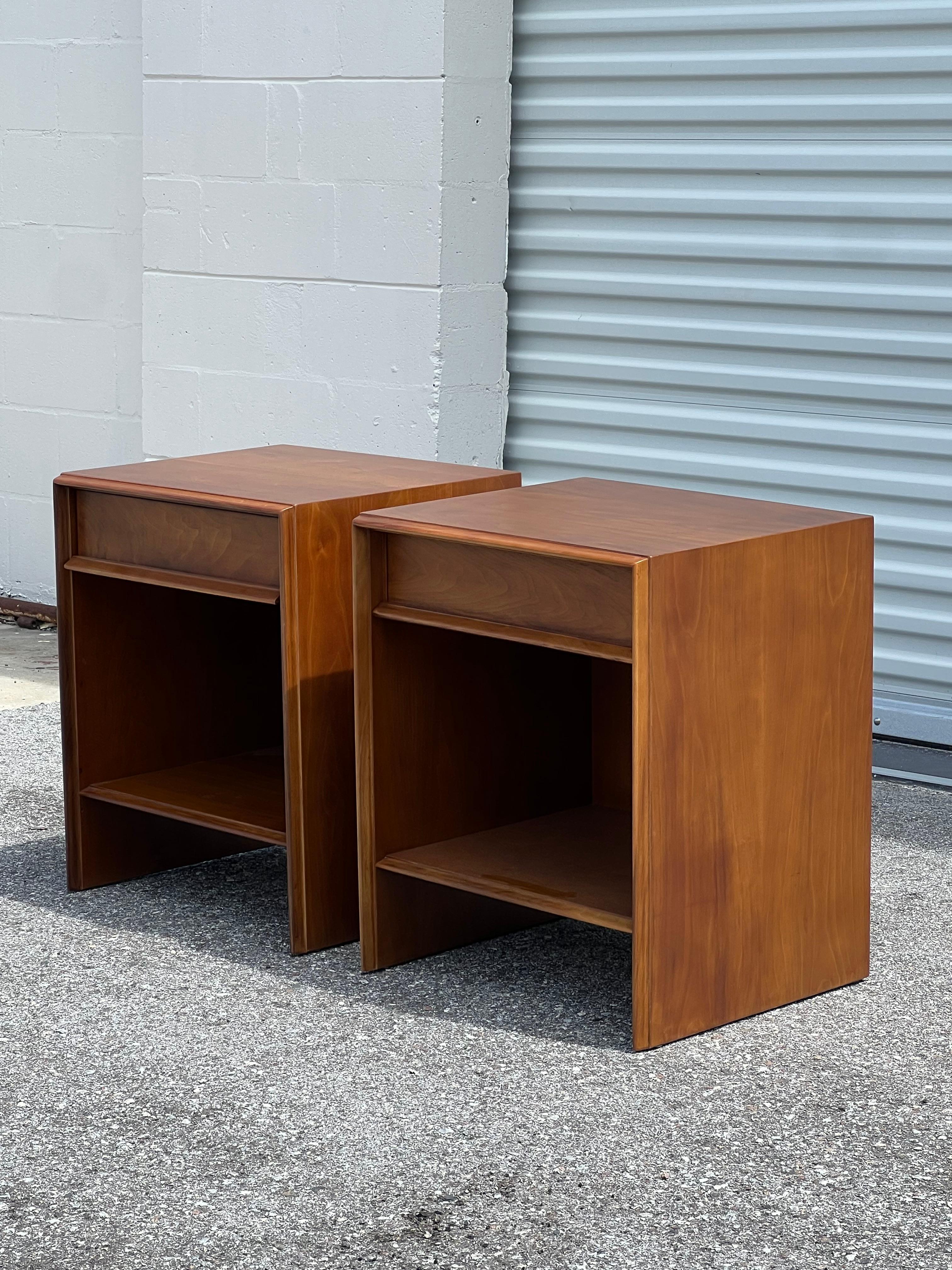 A Pair of Classic T.H. Robsjohn-Gibbings Nightstands In Walnut Ca' 1950's 6