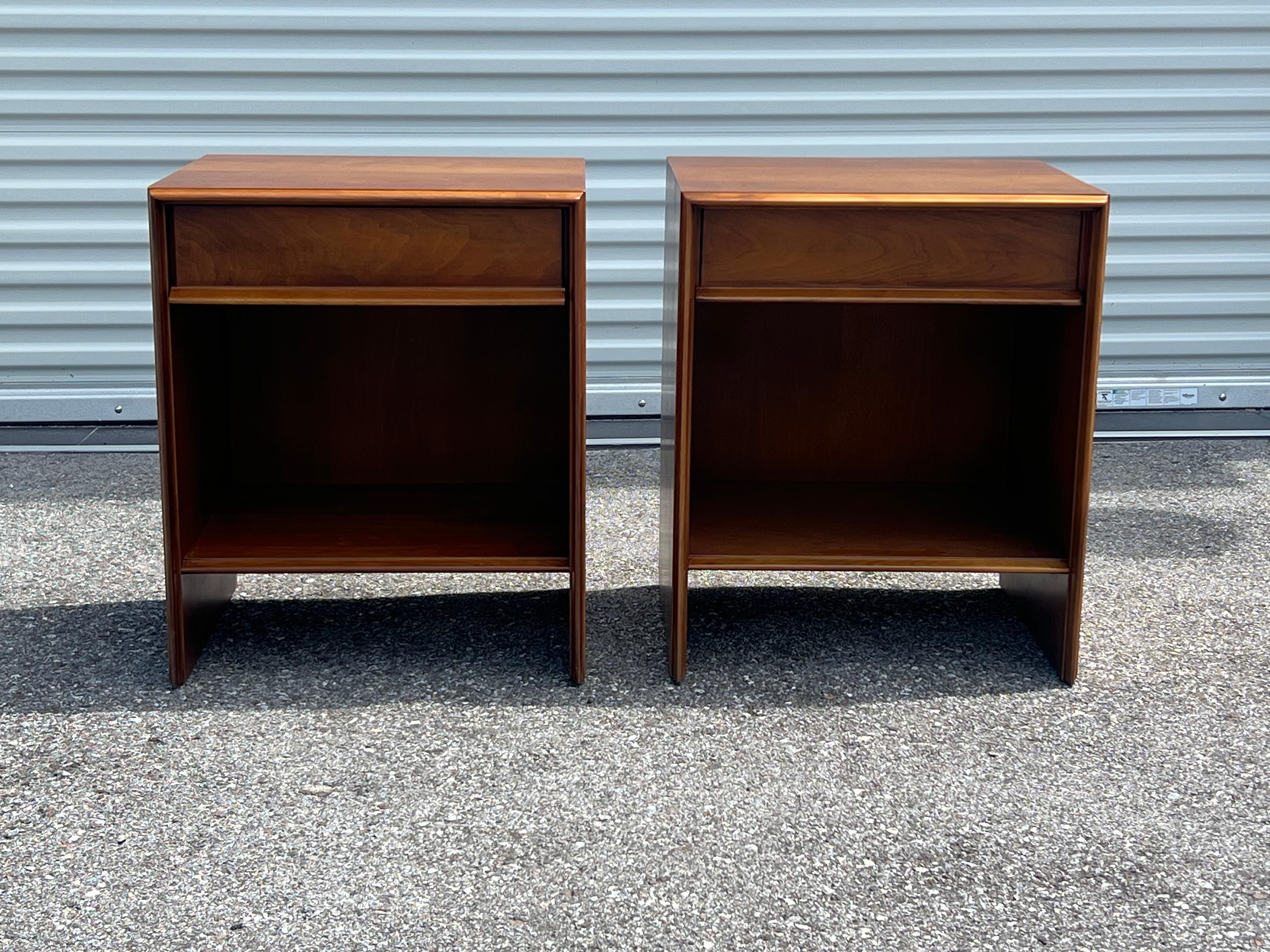 A Pair of Classic T.H. Robsjohn-Gibbings Nightstands In Walnut Ca' 1950's 7