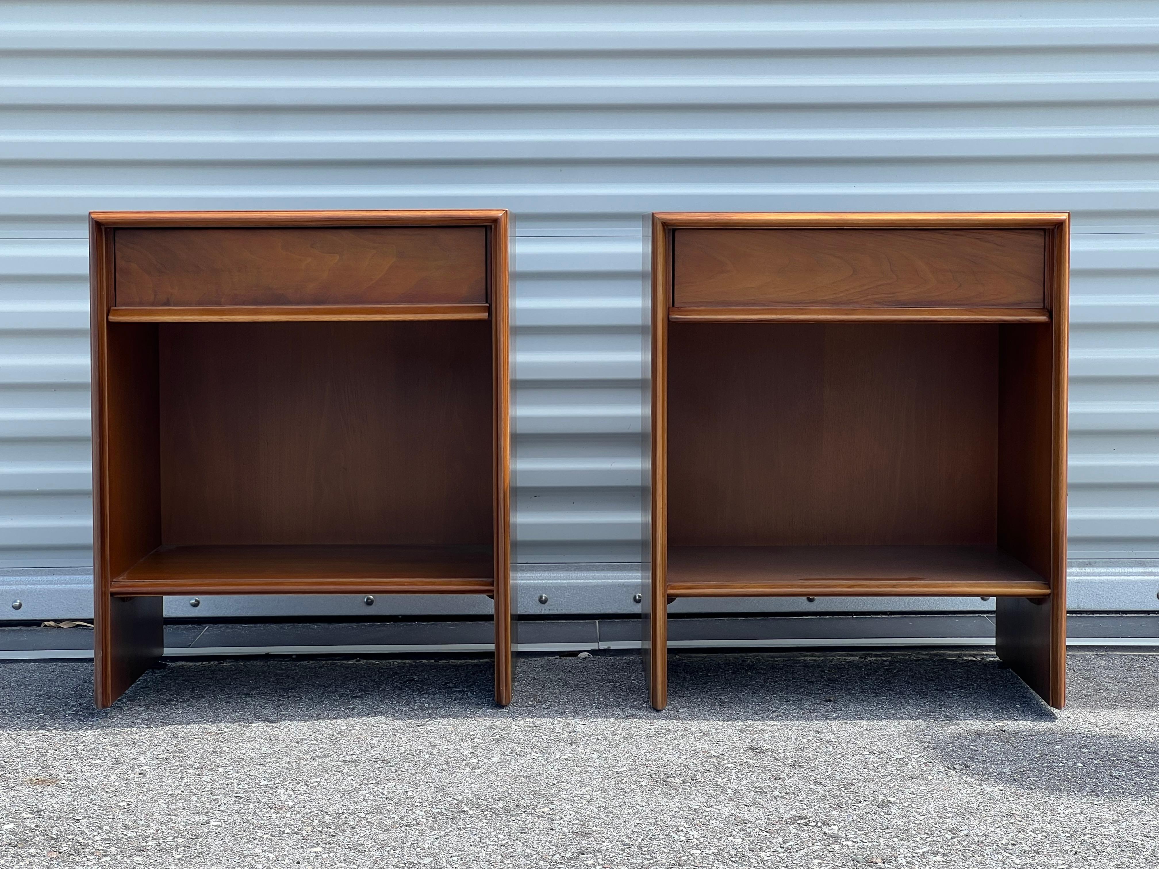 Mid-Century Modern A Pair of Classic T.H. Robsjohn-Gibbings Nightstands In Walnut Ca' 1950's