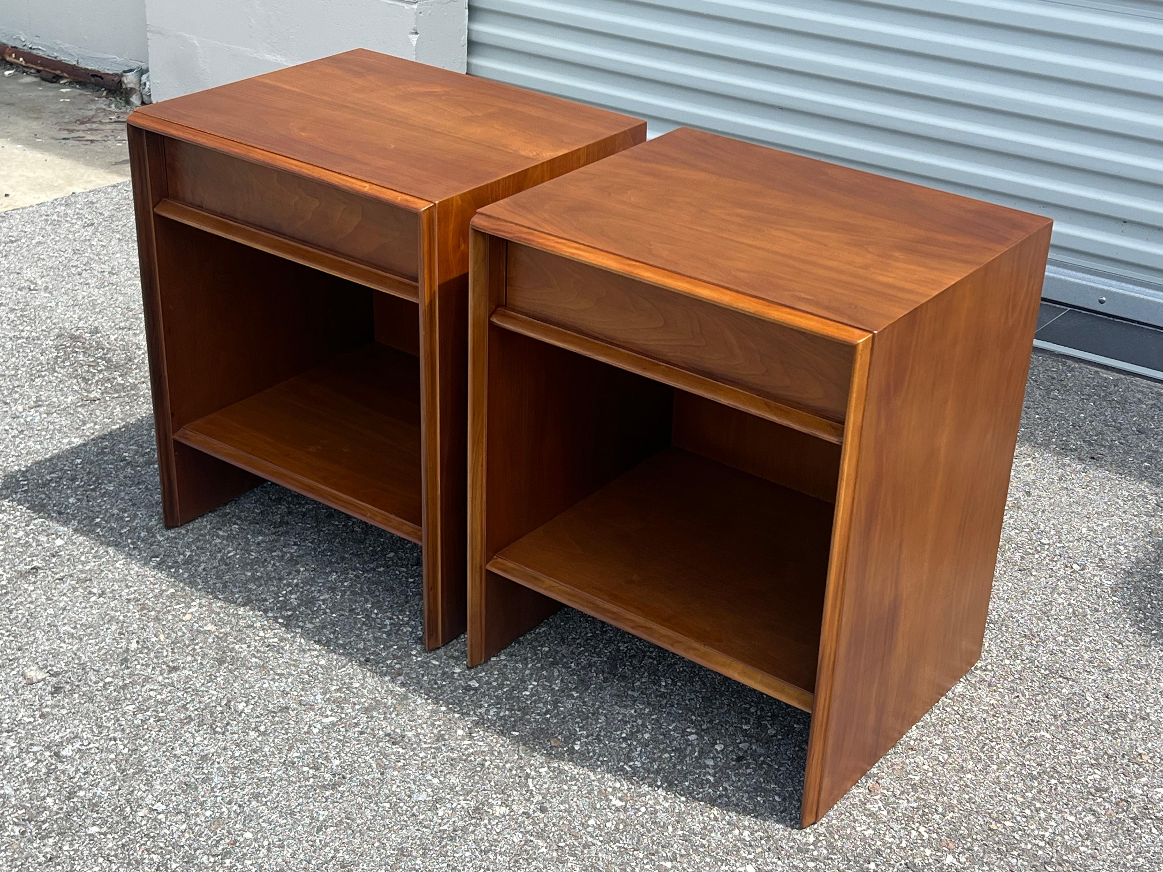 A Pair of Classic T.H. Robsjohn-Gibbings Nightstands In Walnut Ca' 1950's 1