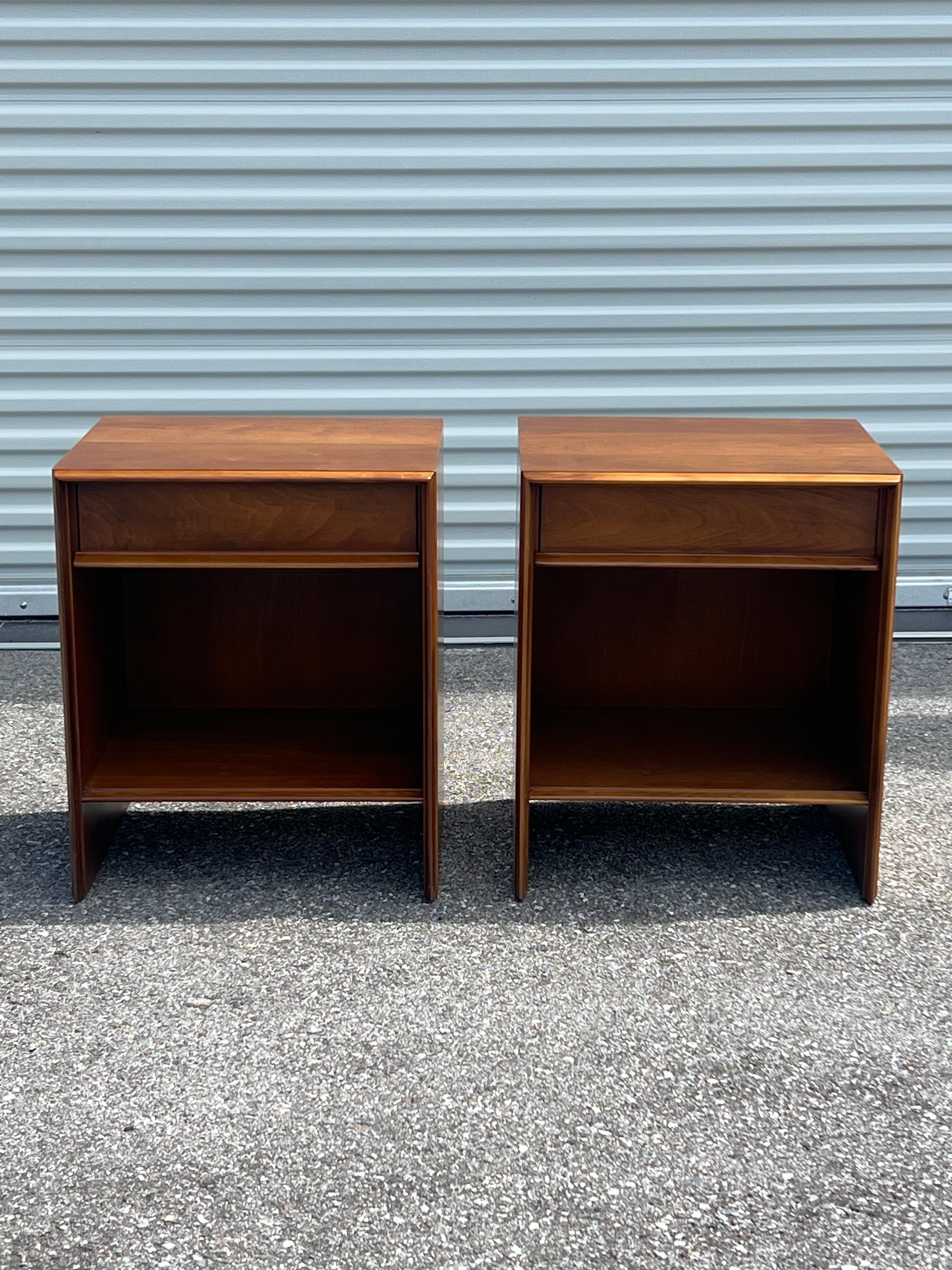 A Pair of Classic T.H. Robsjohn-Gibbings Nightstands In Walnut Ca' 1950's 2