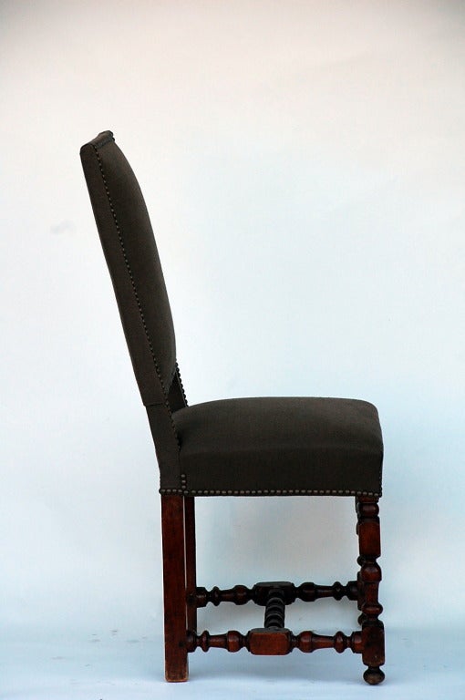 Paire de chaises d'appoint classiques en bois tourné de style Louis XIII Excellent état - En vente à Los Angeles, CA