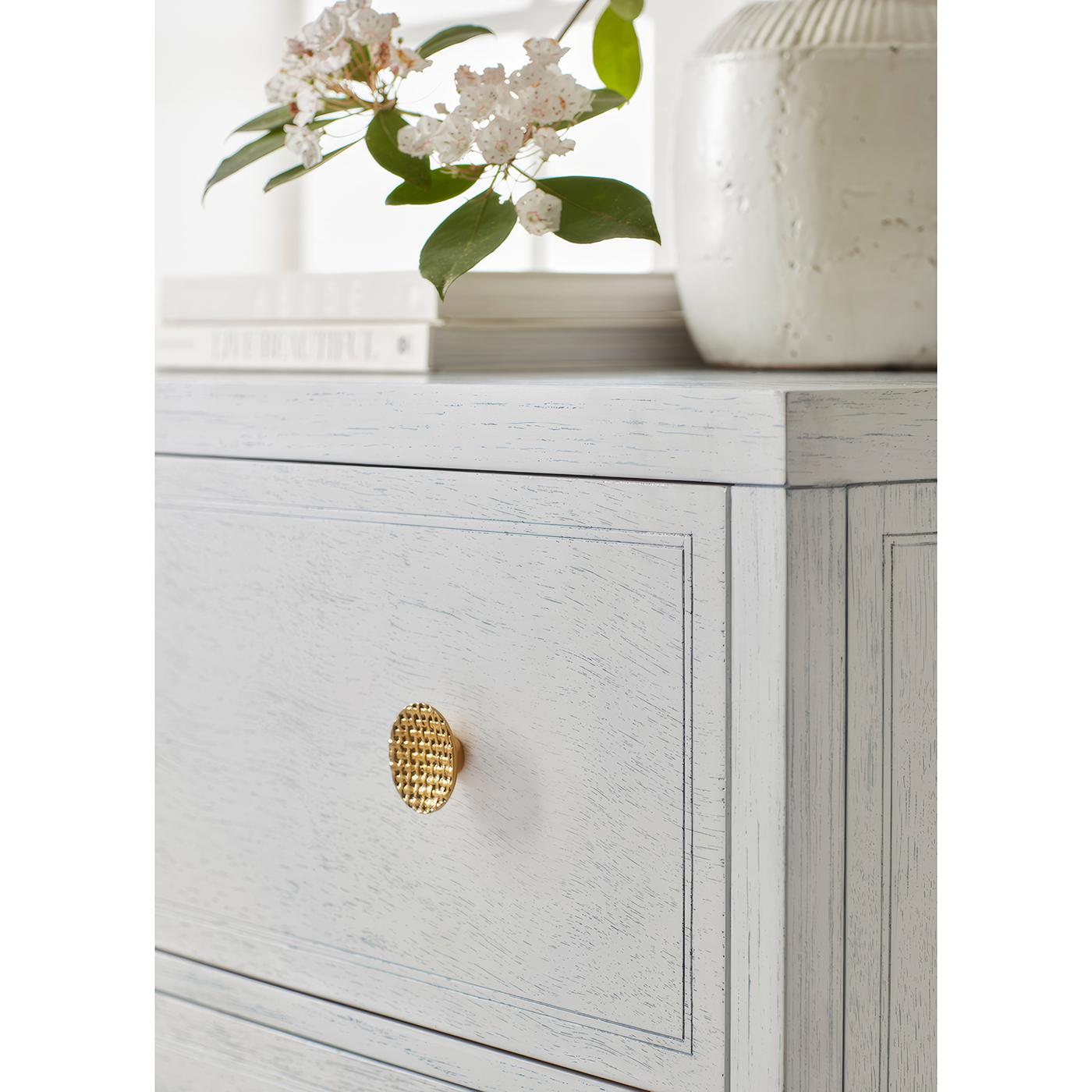 Georgian Pair of Classic White Bedside Chests For Sale