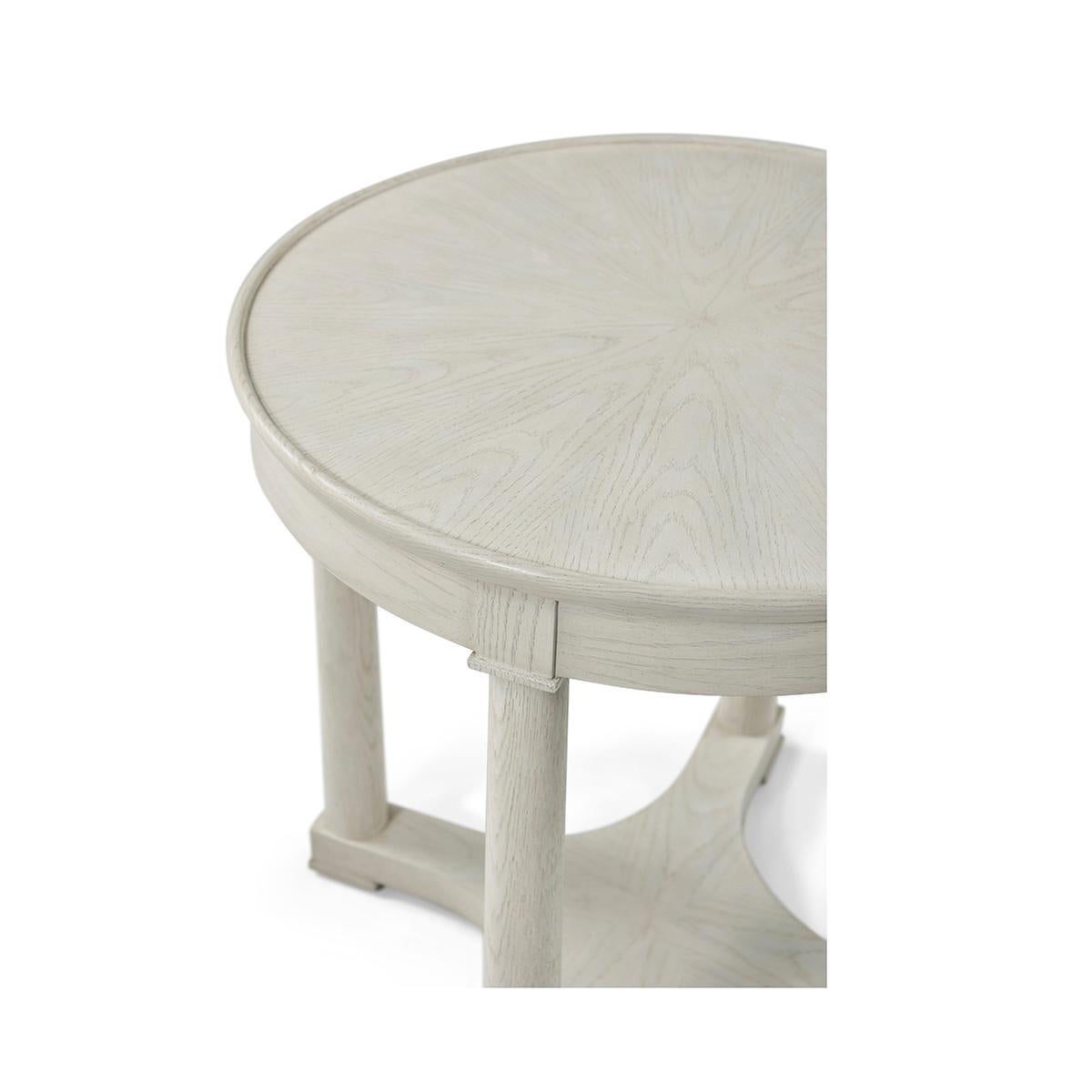 Ein Paar runde Classic White Beistelltische im Zustand „Neu“ im Angebot in Westwood, NJ