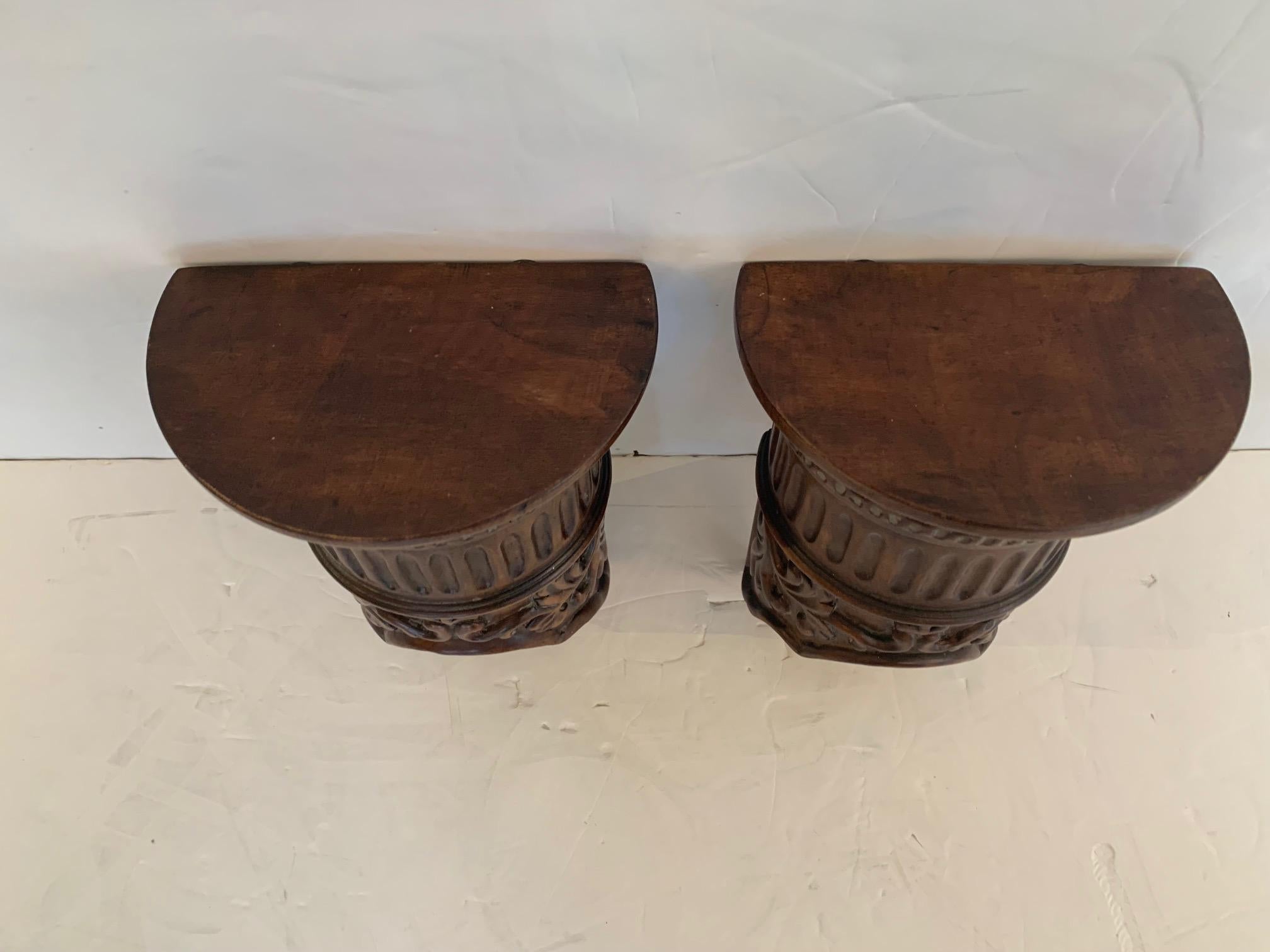 Italian Pair of Classical Carved Wood Corinthian Column Motife Wall Brackets For Sale