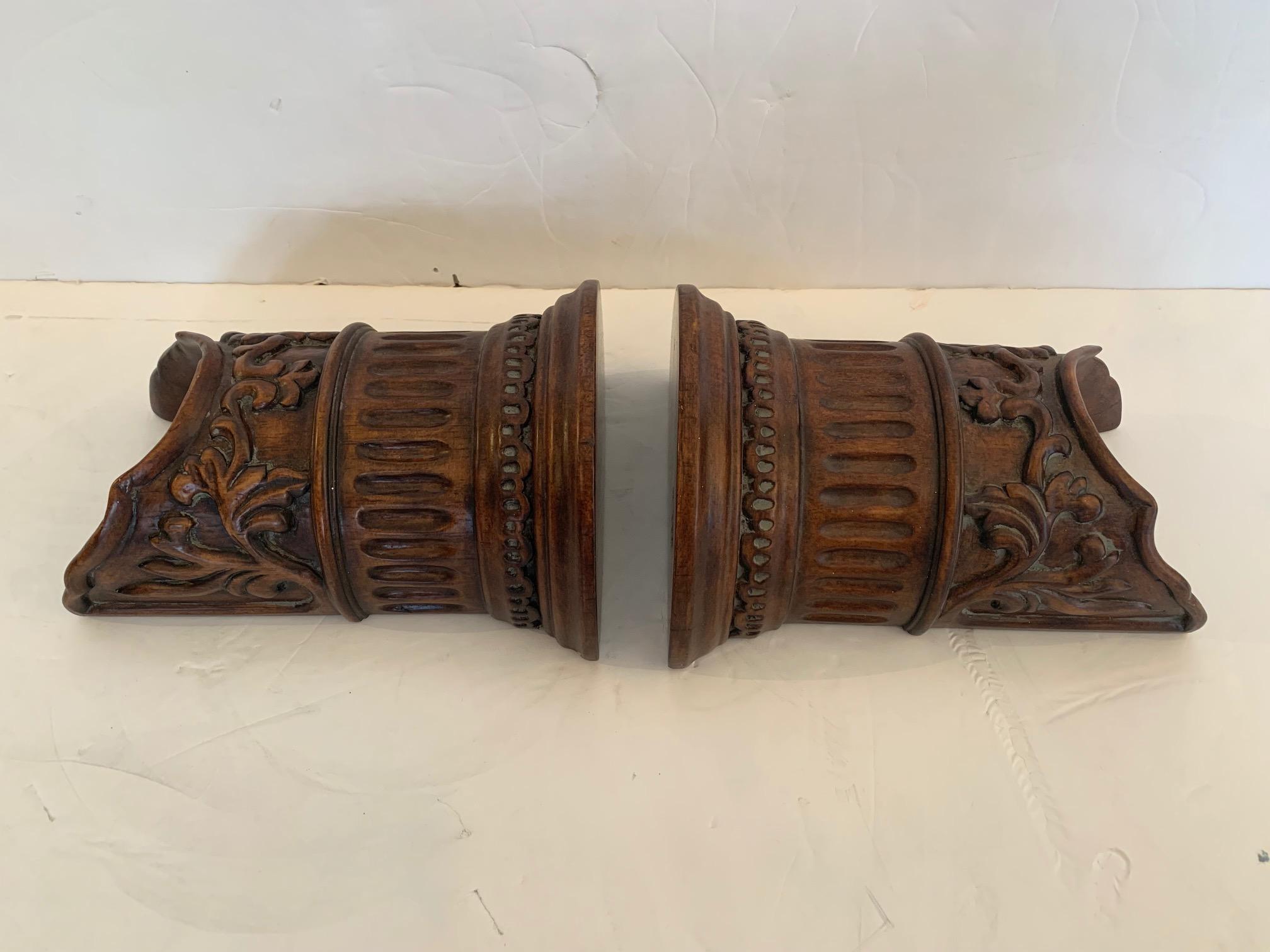 Pair of Classical Carved Wood Corinthian Column Motife Wall Brackets In Good Condition For Sale In Hopewell, NJ