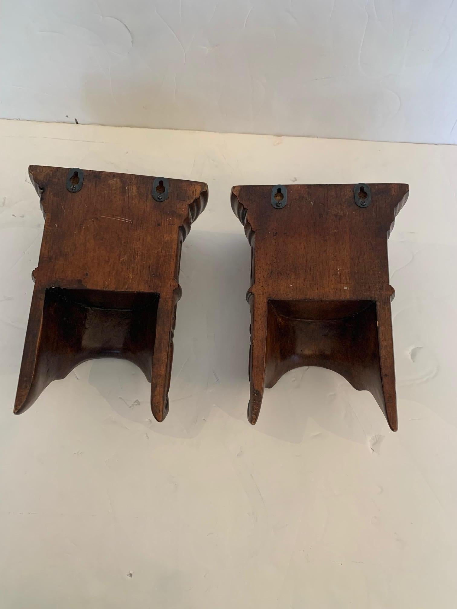 Pair of Classical Carved Wood Corinthian Column Motife Wall Brackets For Sale 1