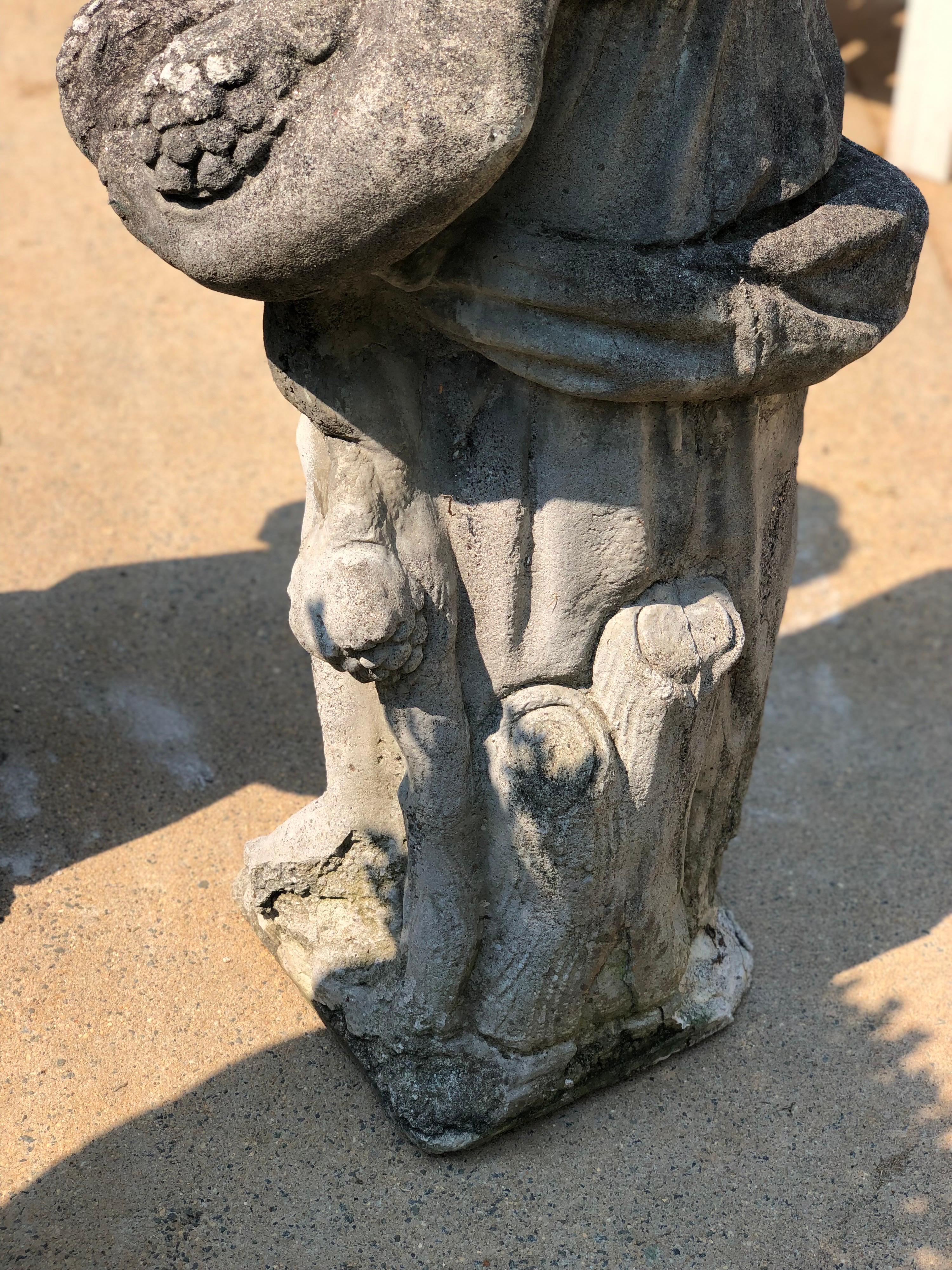 Paire de statues classiques de jardin à quatre saisons en pierre moulée en vente 3