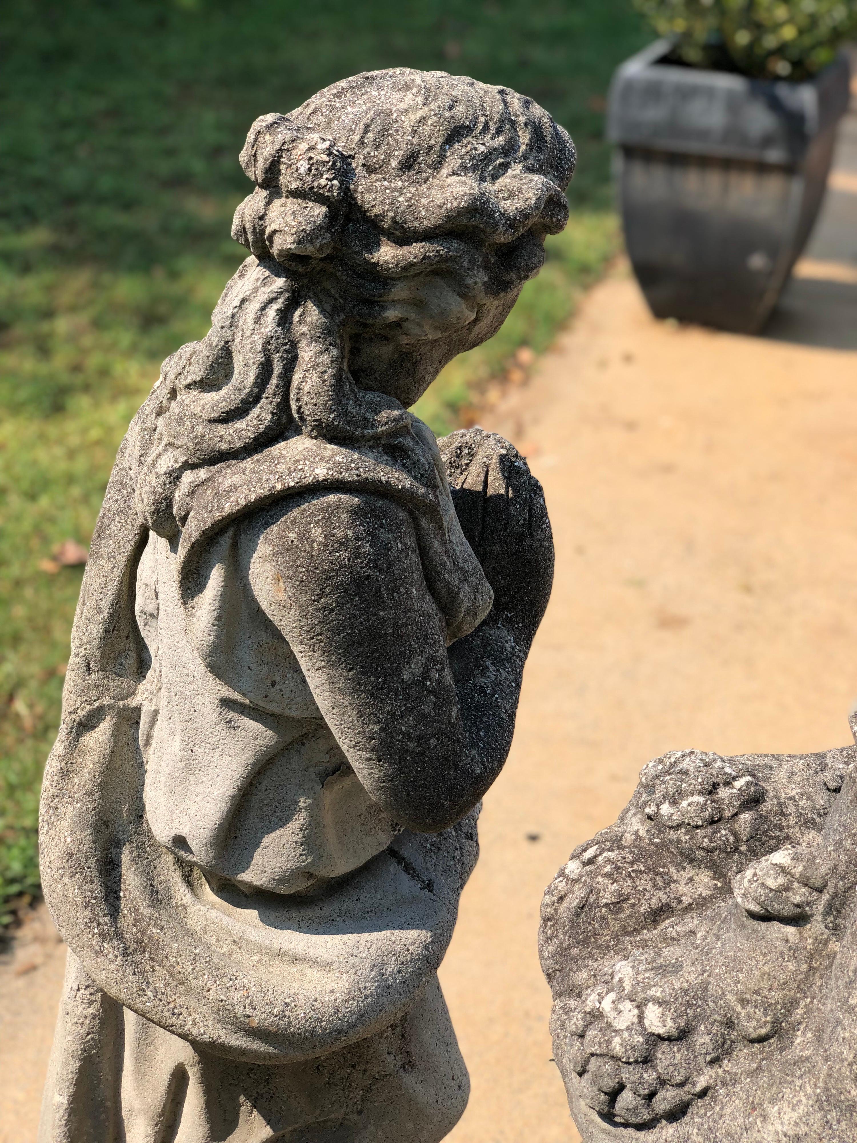 Paire de statues classiques de jardin à quatre saisons en pierre moulée en vente 4