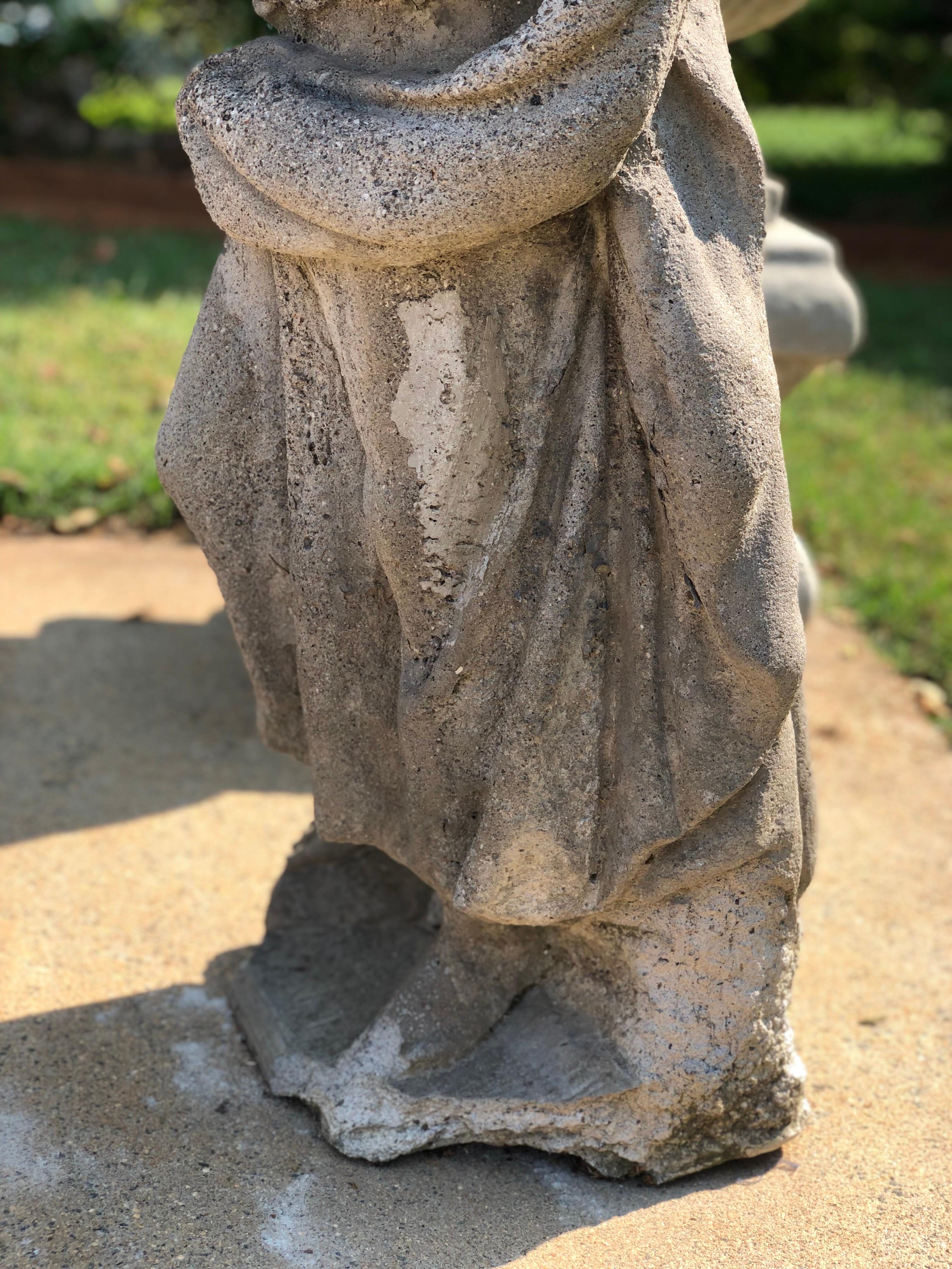 Pierre artificielle Paire de statues classiques de jardin à quatre saisons en pierre moulée en vente