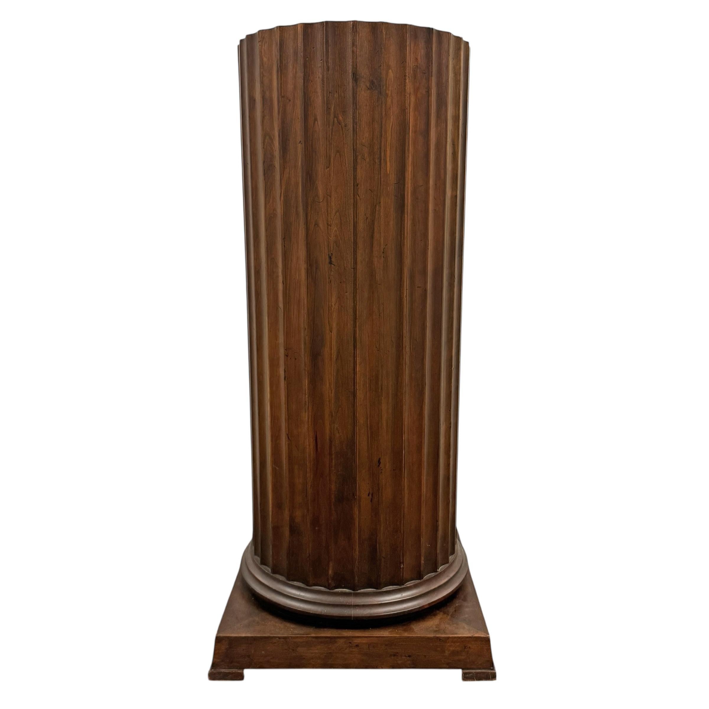 Pair of Classical Column Pedestals In Good Condition For Sale In Chicago, IL