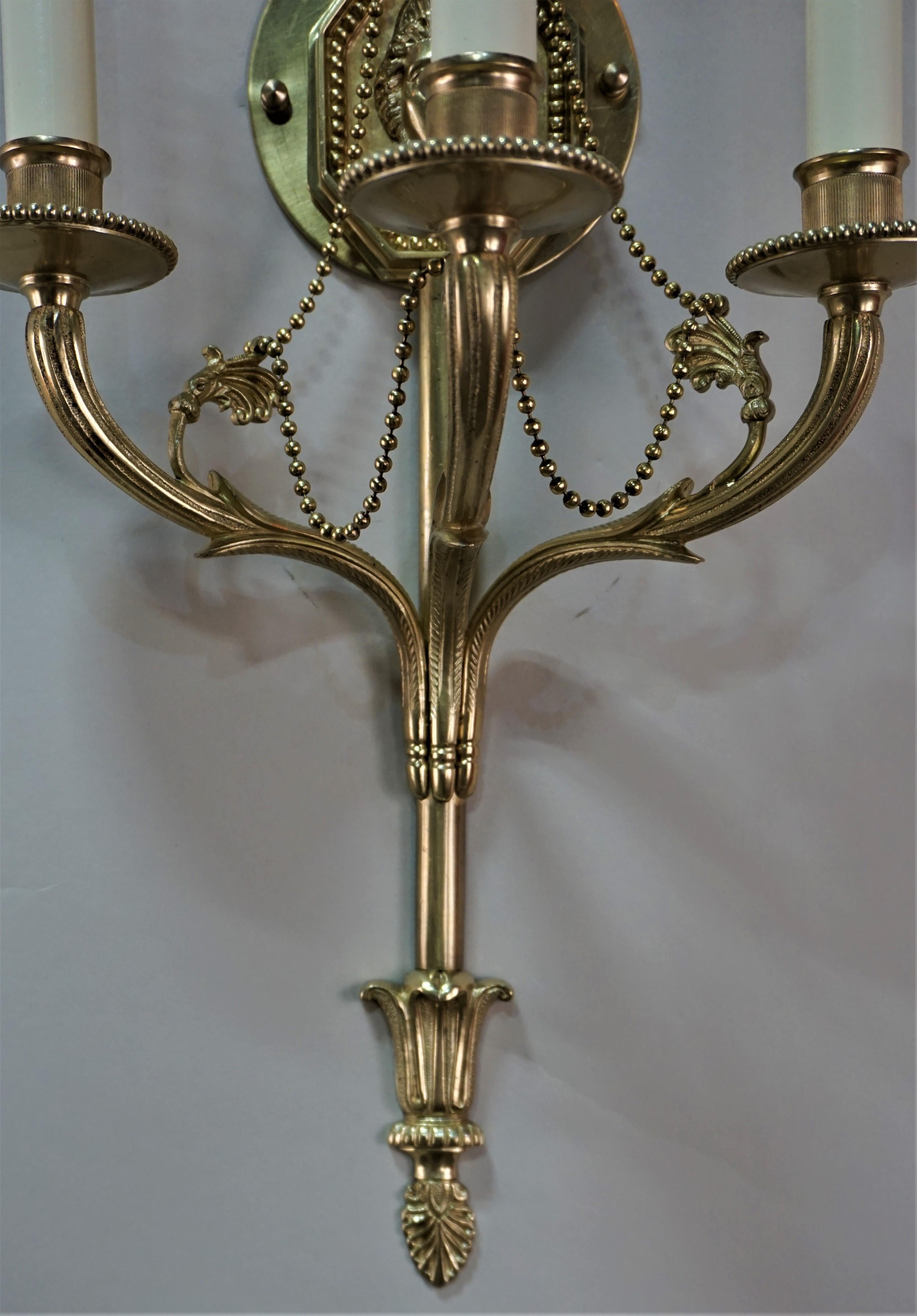 Early 20th Century Pair of Classical Design Bronze Wall Sconces For Sale