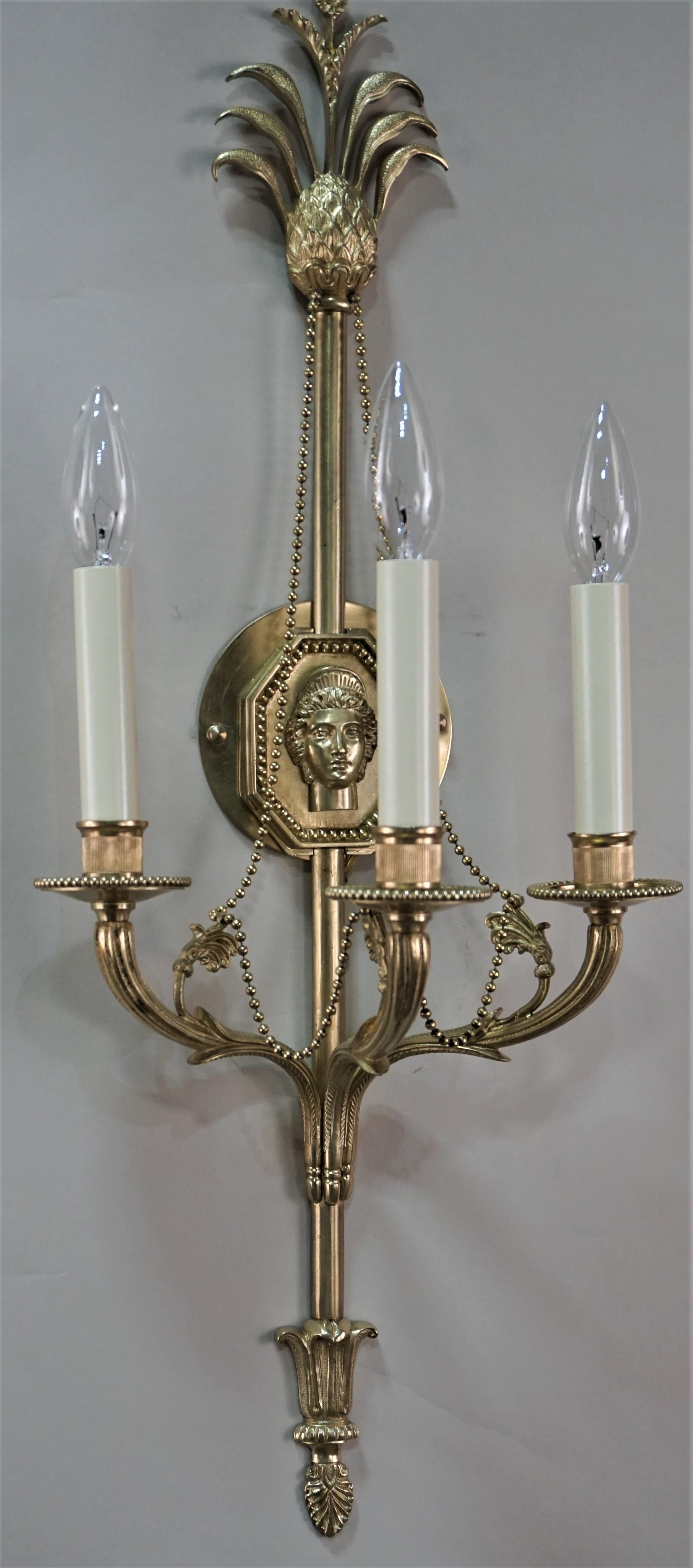 Pair of Classical Design Bronze Wall Sconces For Sale 3