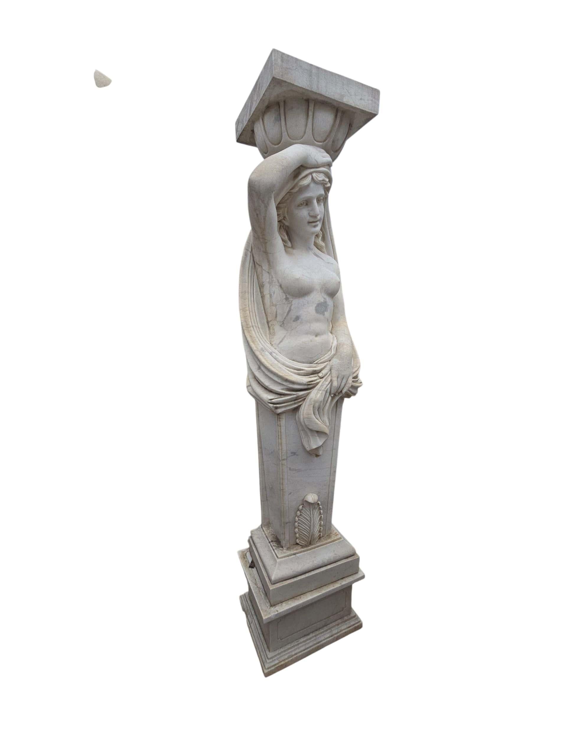 Coppia di figure femminili classiche in marmo di Carrara, Italia, anni '80 in vendita 1