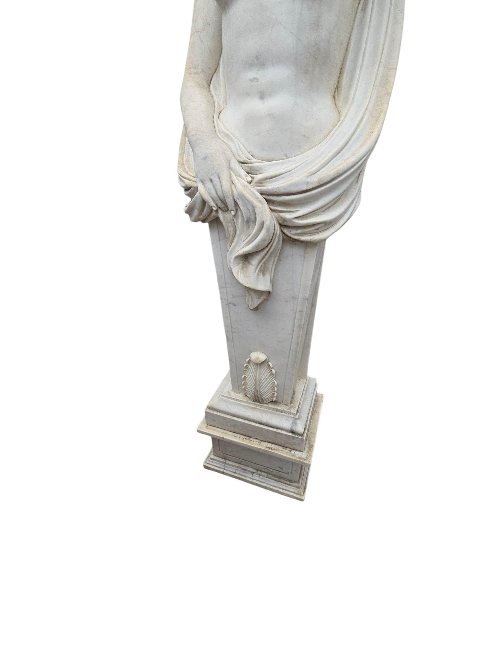 Coppia di figure femminili classiche in marmo di Carrara, Italia, anni '80 in vendita 4