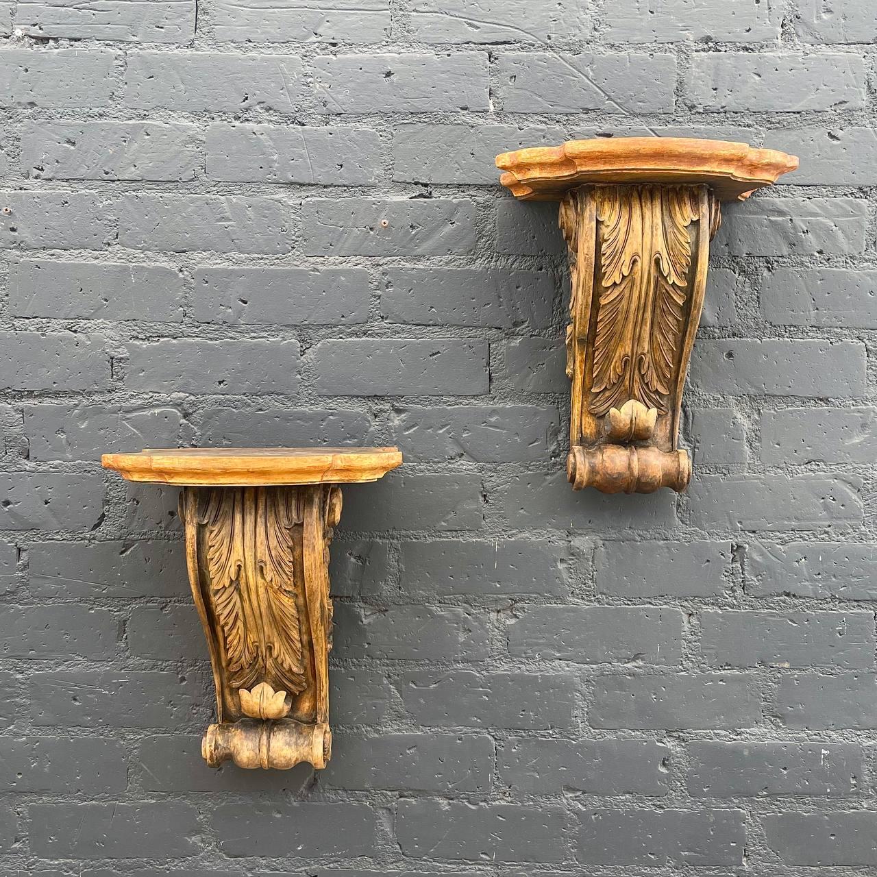 Mid-20th Century Pair of Classical Italian Painted & Carved Wood Wall Brackets For Sale